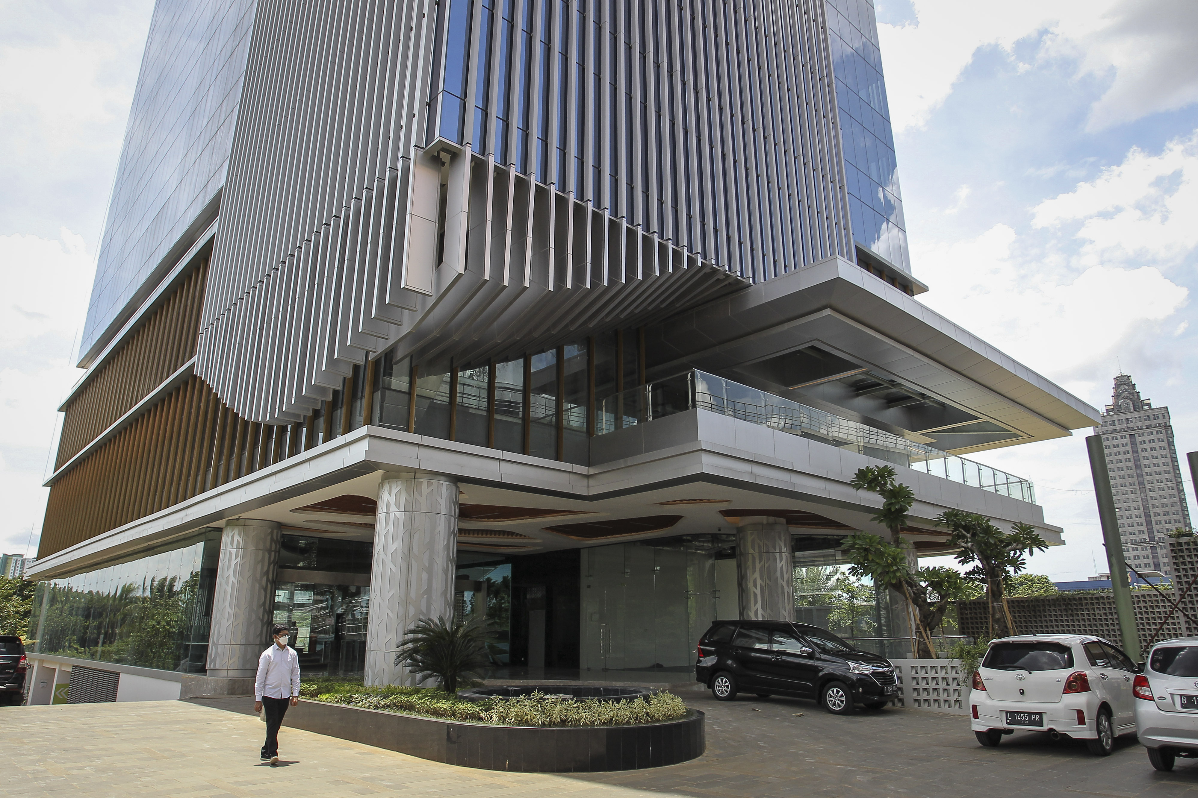 Gedung perkantoran milik Adhi Commuter Properti di Jalan MT Haryono, Cawang, Jakarta. 