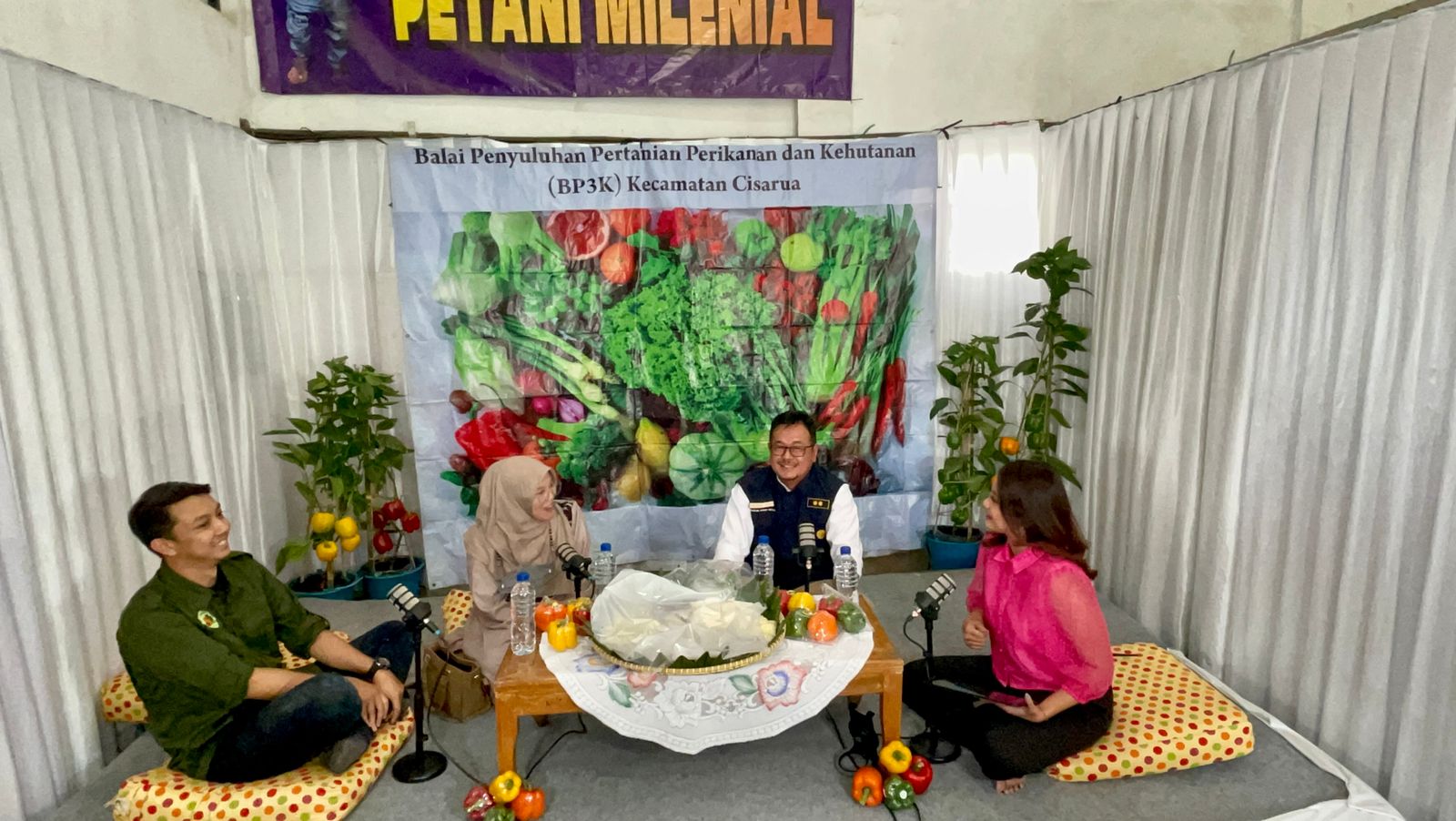 Acara Ngobras On The Spot yang digagas BPPSDMP Kementan di Bandung Barat, Jawa Barat, Kamis (3/2).