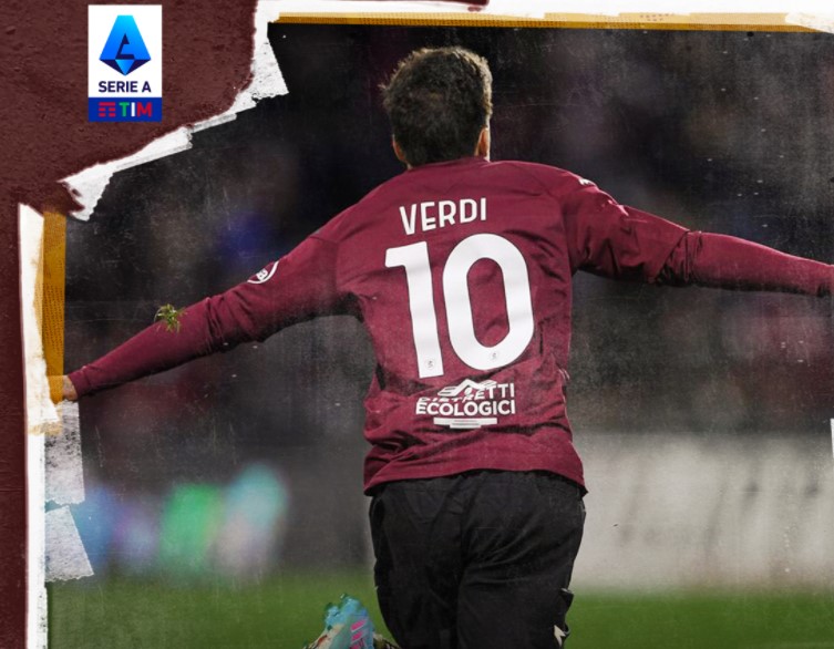 Pemain Salernitana Simone Verdi melakukan selebrasi usai mencetak gol ke gawang Spezia di laga Serie A.