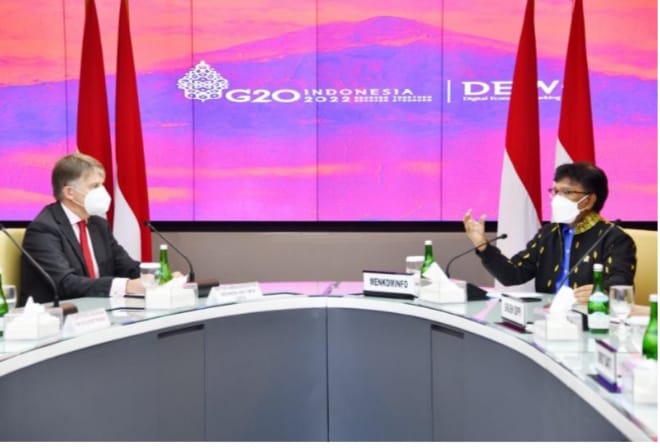 Menkominfo Johnny G Plate menerima kunjungan Duta Besar Inggris untuk Indonesia, ASEAN, dan Timor Leste Owen Jenkins