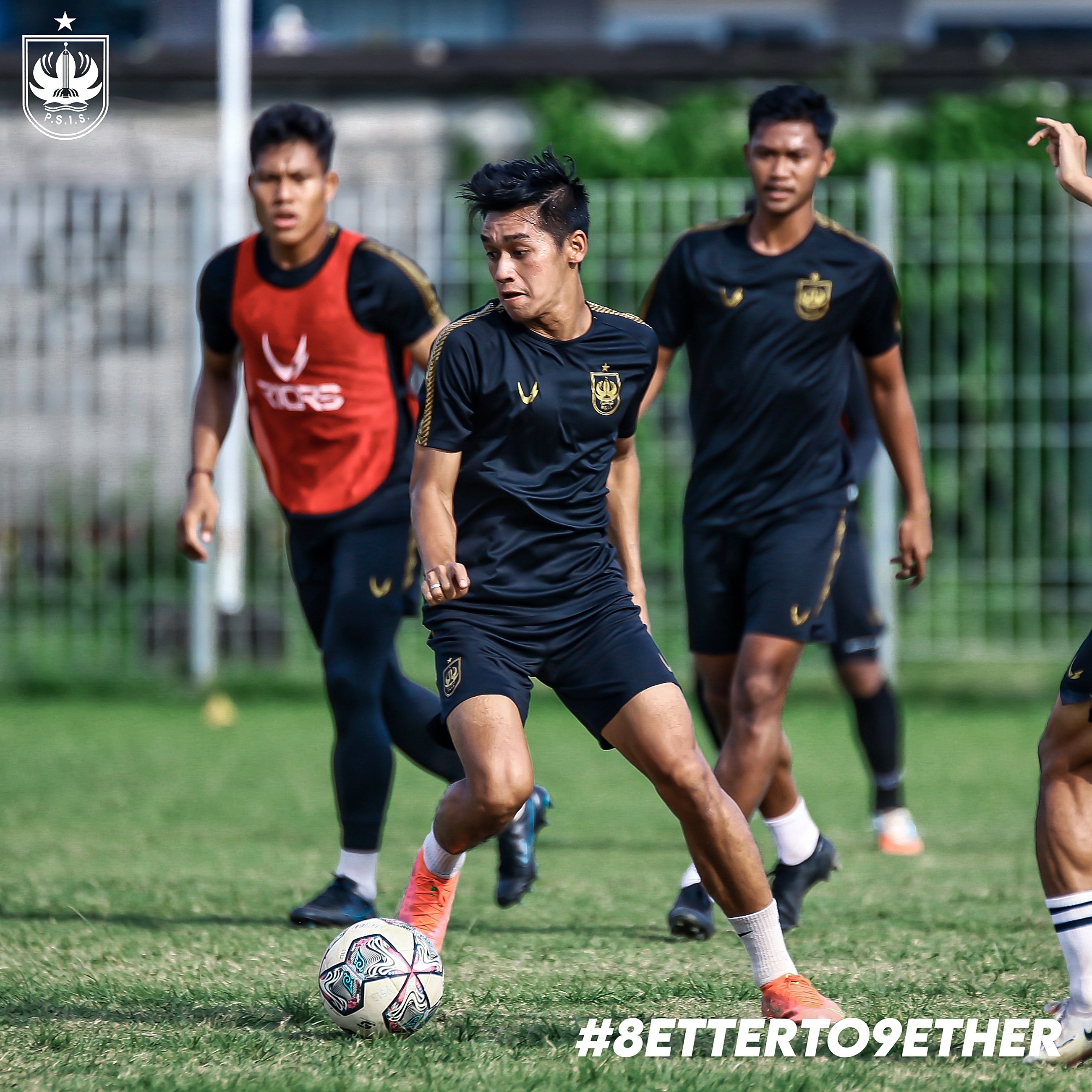 Skuad PSIS tengah berlatih