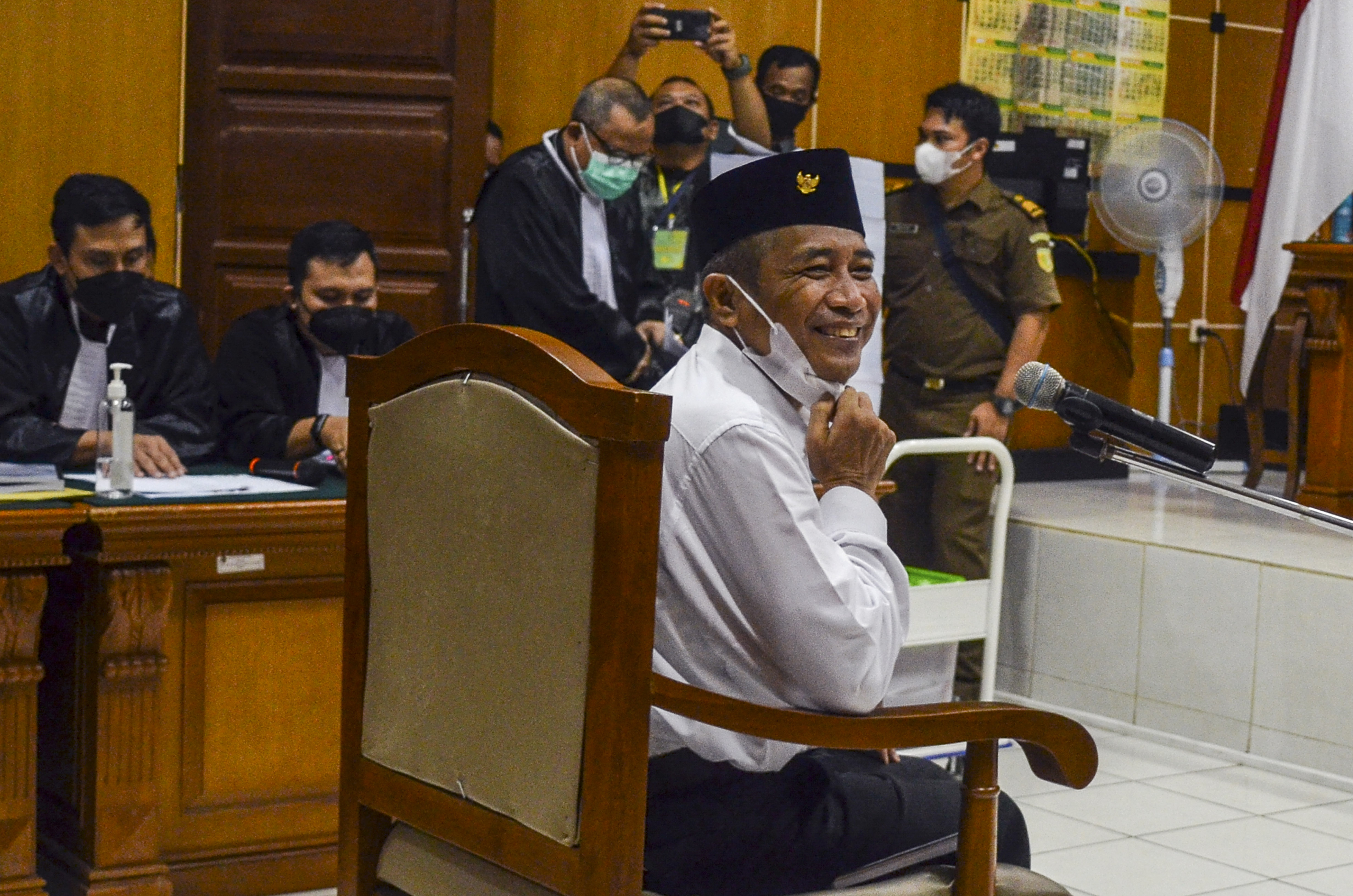 Terdakwa penistaan agama M Kece di sidang pembacaan tuntutan