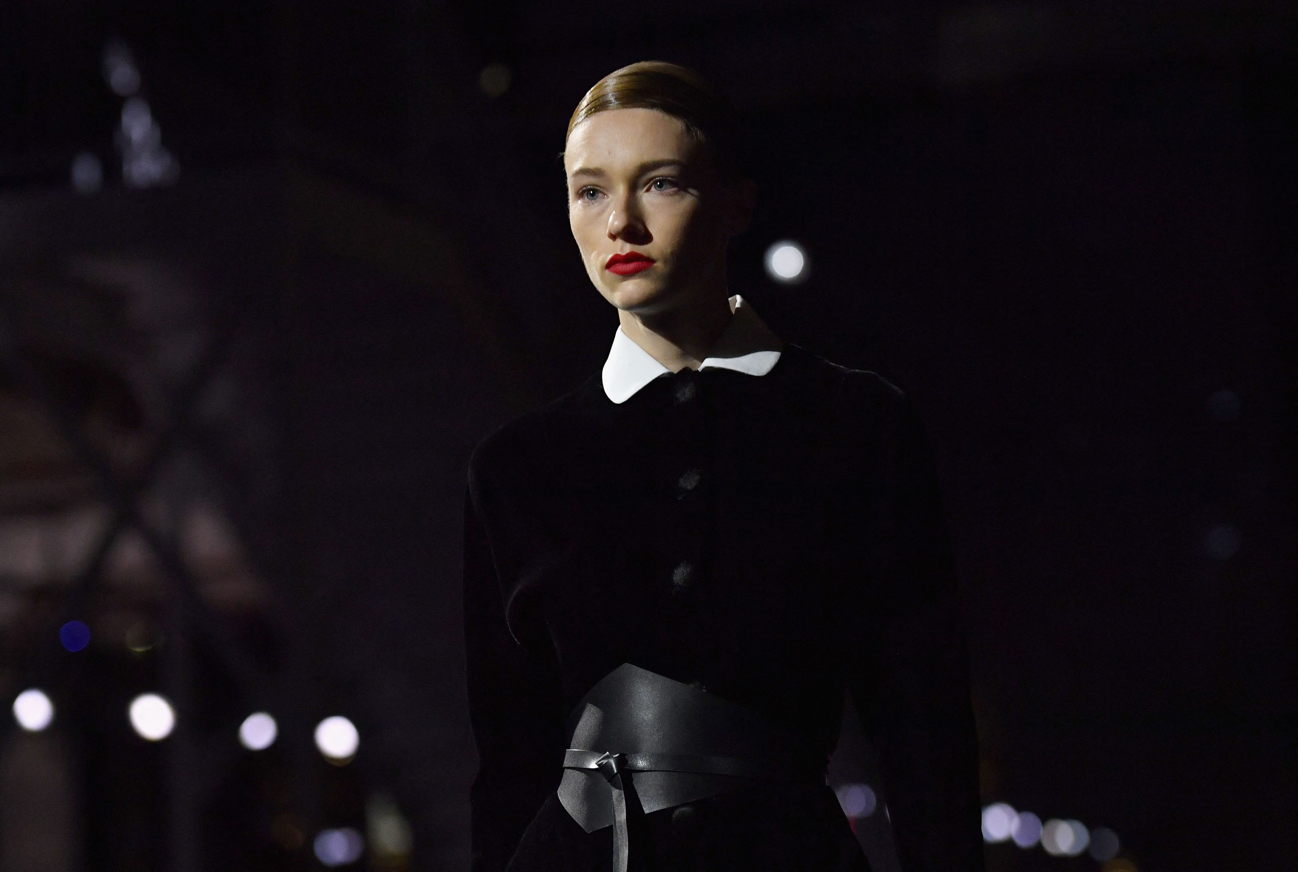 Desainer Tony Burch mengusung tema dan paduan gaya kasual ala daywear dan sporty.