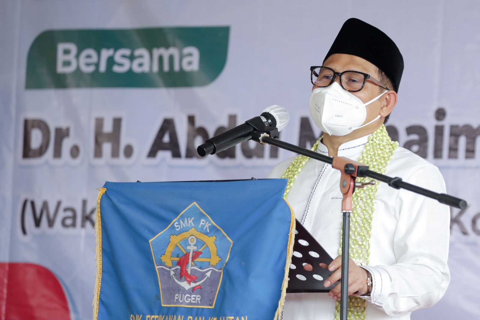 Gus Muhaimin menghadiri Stadium General bersama Taruna Sekolah Menengah Kejuruan (SMK) Perikanan dan Kelautan Puger, Jember, Minggu (20/2).