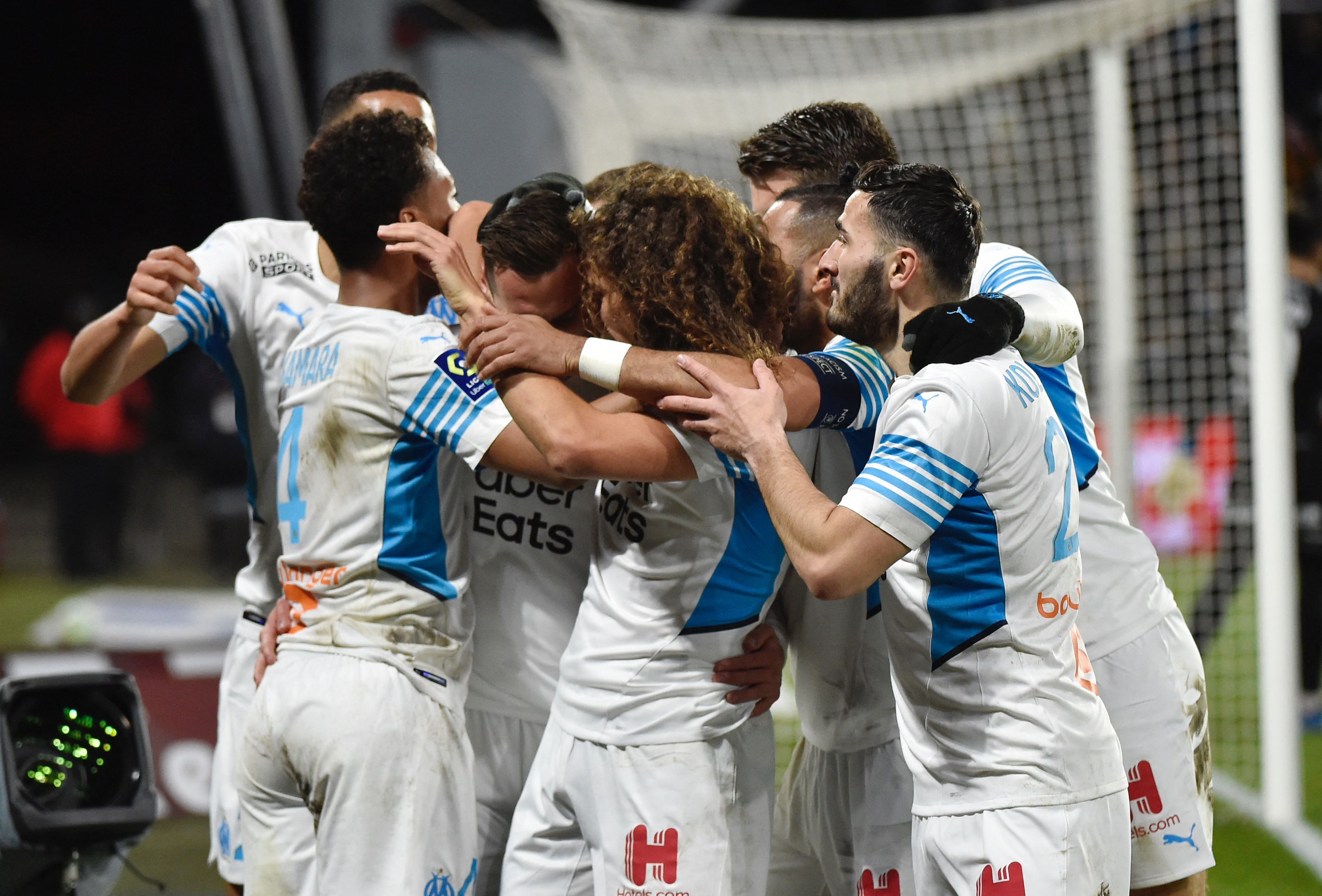 Para pemain Marseille melakukan selebrasi usai mencetak gol ke gawnag Metz di laga Ligue 1.