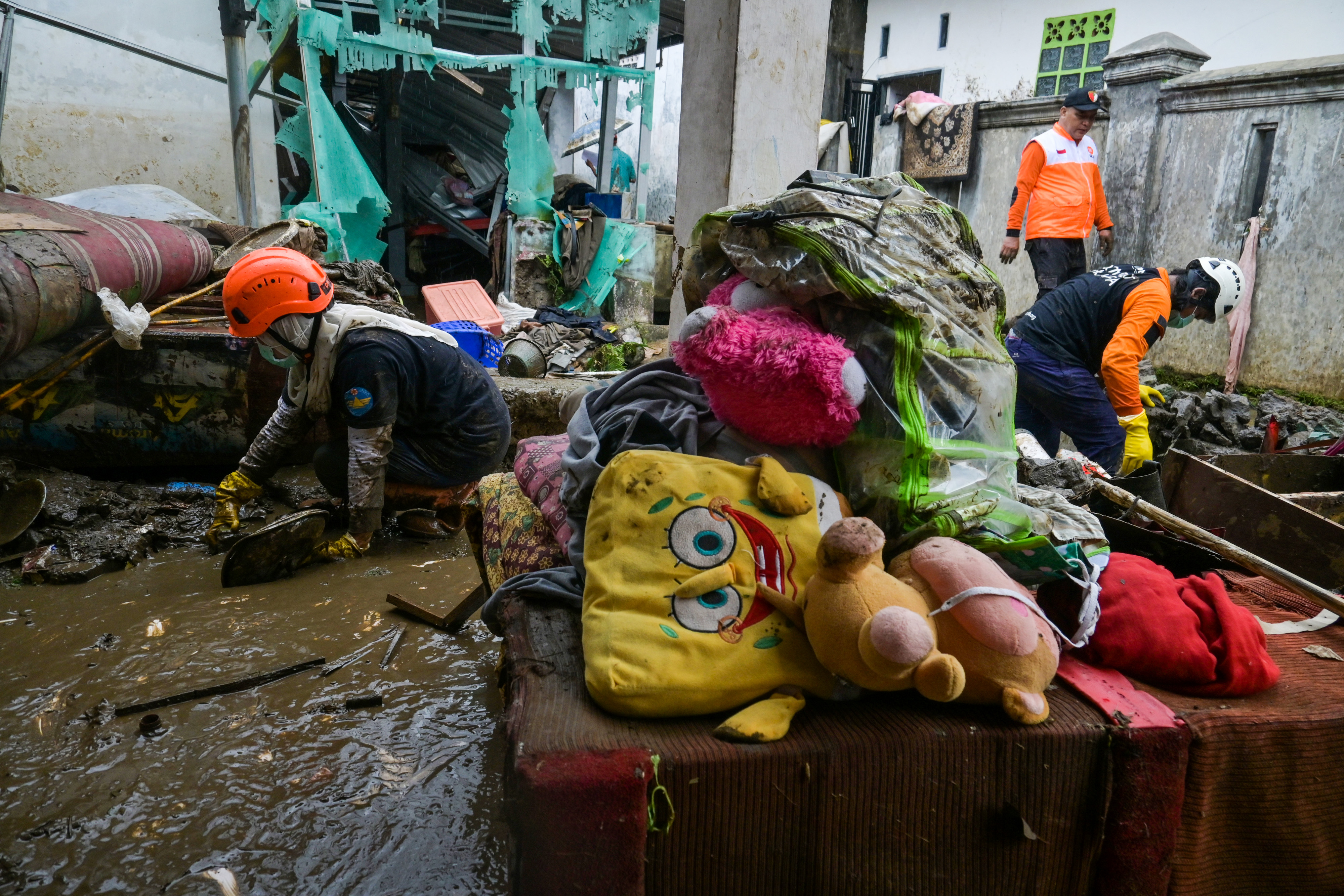 Seorang Warga Tewas Akibat Banjir dan Longsor di Sukabumi