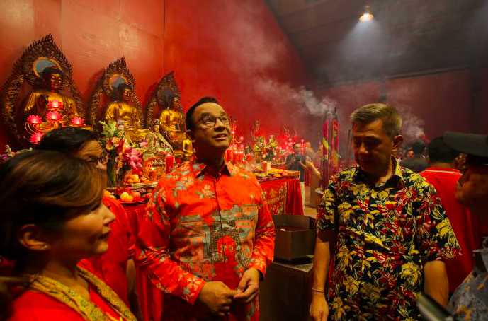 Gubernur DKI Jakarta Anies Baswedan mengunjungi Vihara Dharma Bhakti, Petak Sembilan, Jakarta, Jumat (24/1/2020).