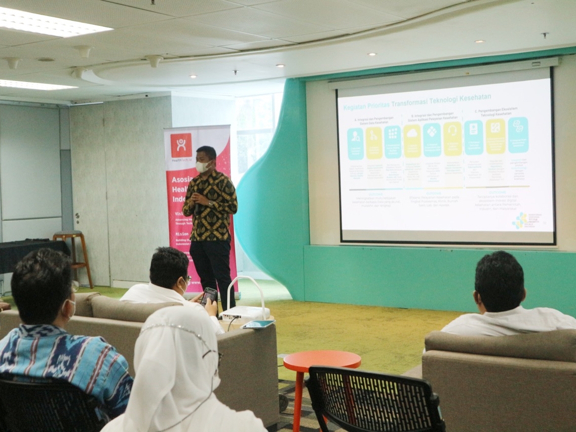 Pengembangan dan pemanfaatkan teknologi di sektor kesehatan dapat membantu meningkatkan layanan yang berkualitas.