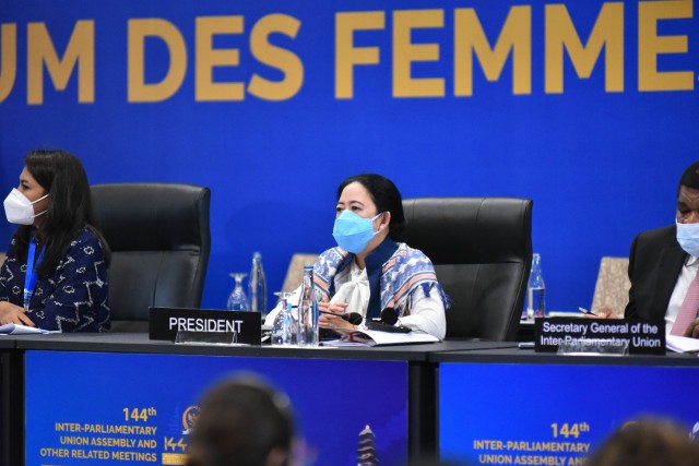 Ketua DPR RI Dr. (H.C.) Puan Maharani memimpin sidang Forum of Young Parliamentarians di BICC, Bali, Rabu (23/3).