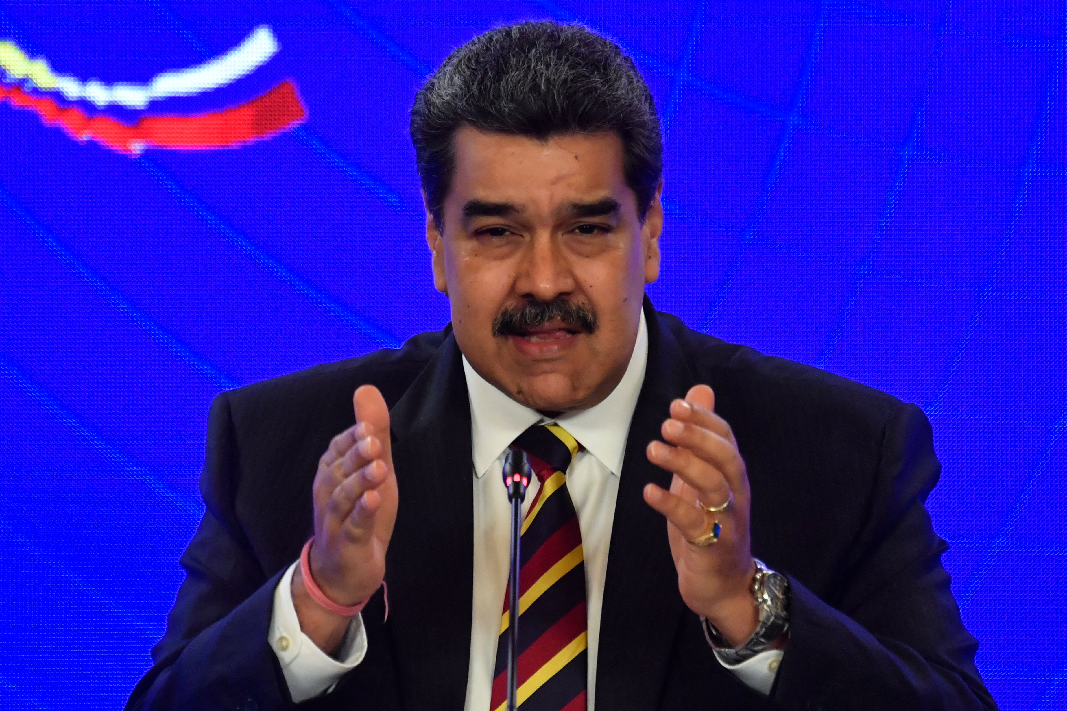Presiden Nicolas Maduro menggelar jumpa pers bersama Wakil PM Rusia Yuri Borisov di Caracas, Venezuela, Rabu (16/2/2022). 