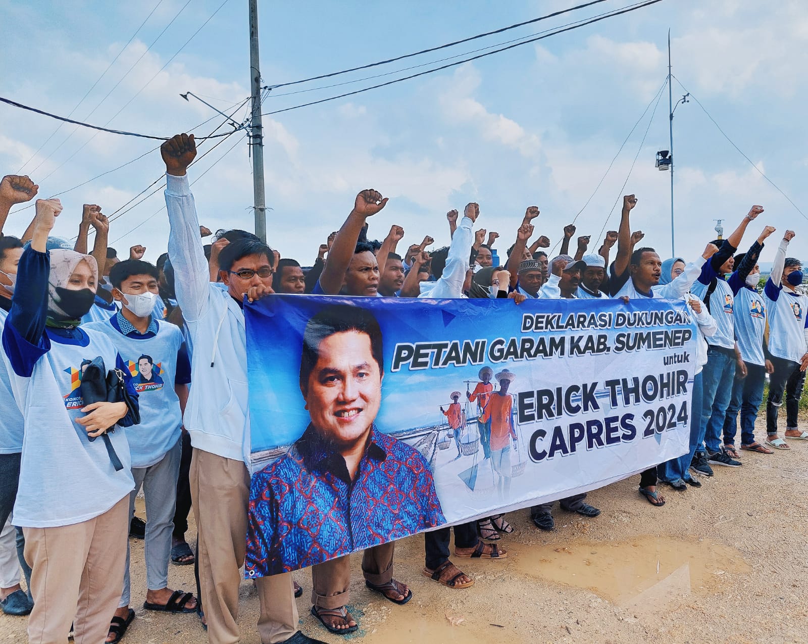 Petani garam di Kabupaten Sumenep, Jawa Timur (Jatim) mendukung Menteri BUMN Erick Thohir maju dalam Pilpres 2024.