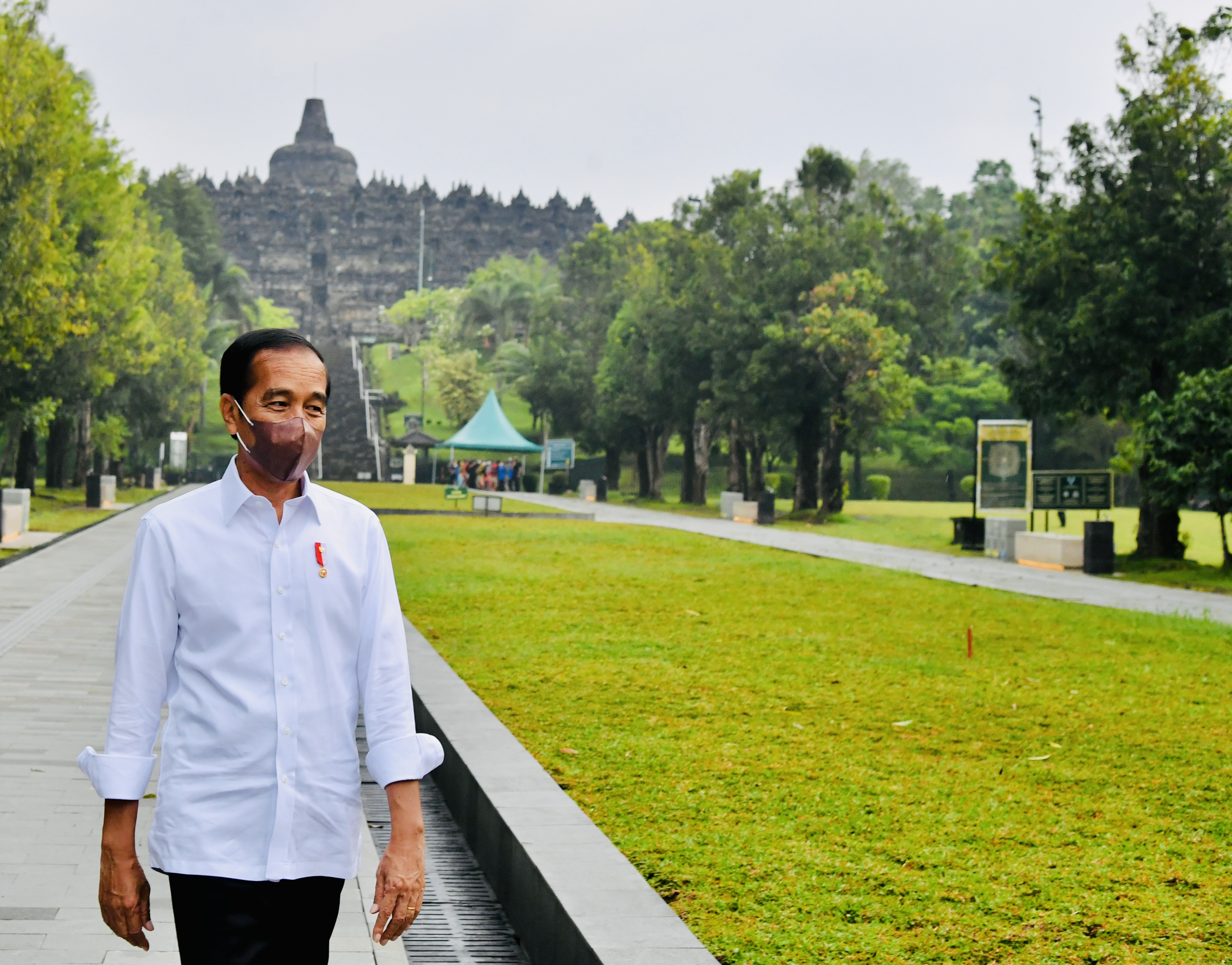 Presiden Jokowi mengunjungi Candi Borobudur di Magelang, Jawa Tengah.