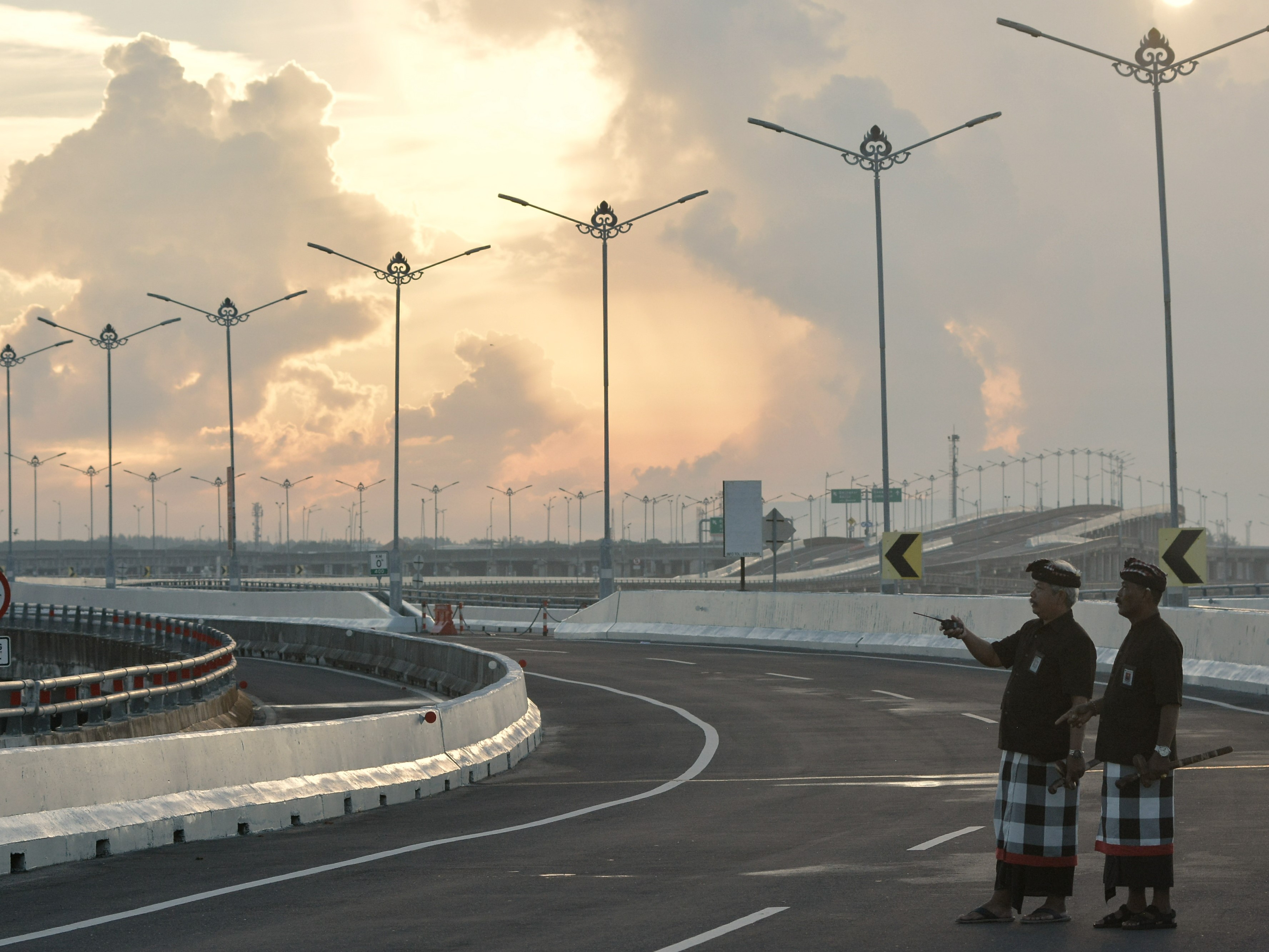 Erick Thohir Gunakan Tenaga Surya di Tol Bali Mandara