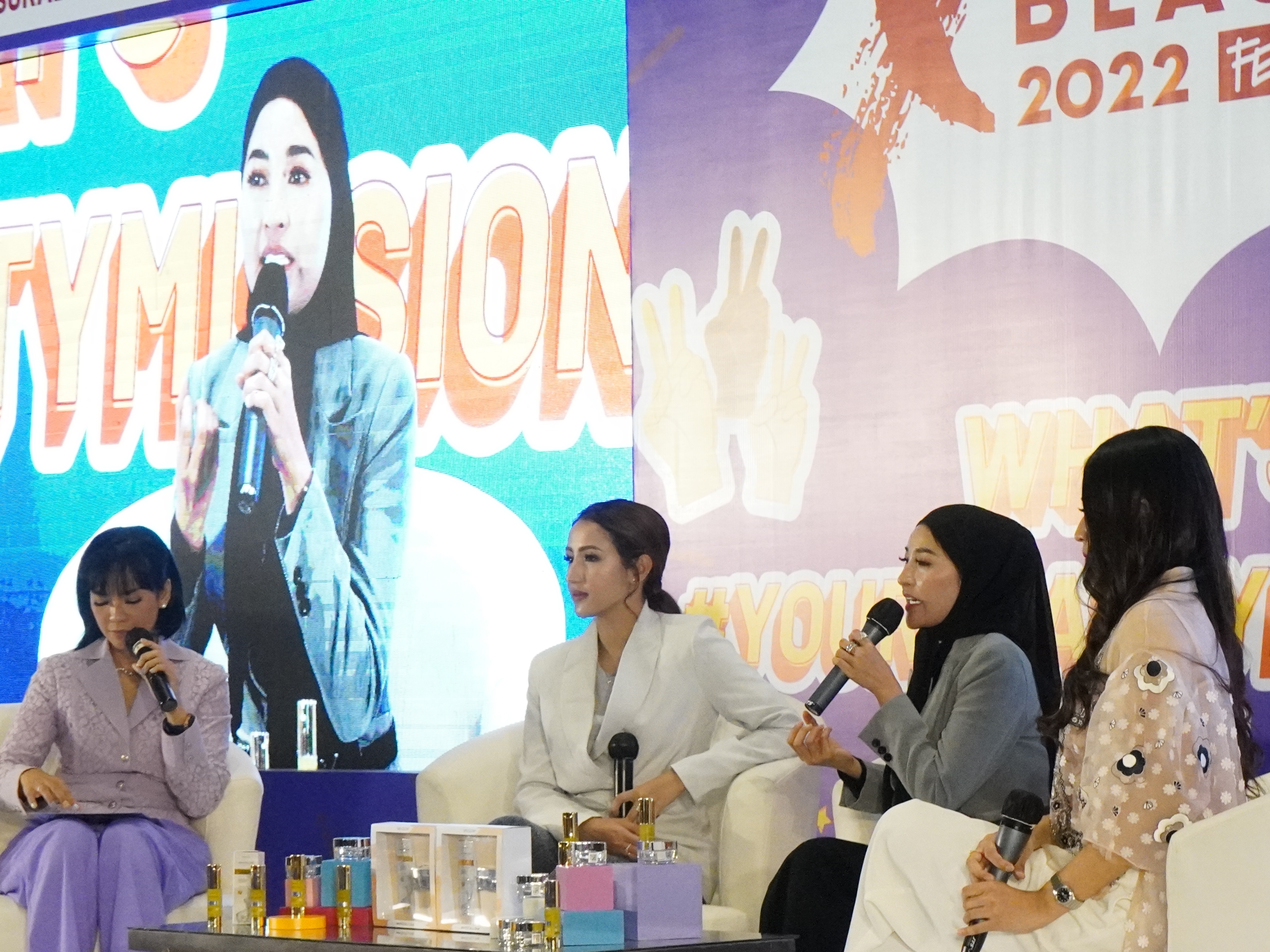 Surabaya X Beauty Female Daily yang dihelat Minggu (27/3) di Grand City Convention Center, Jawa Timur. 