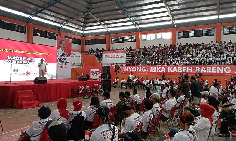 Relawan Jokowi se-Kabupaten Banyumas satu komando 'Madep Mantep 2024 Bersama Jokowi', di Gor Satria, Purwokerto, Banyumas,Minggu (27/3/2022)