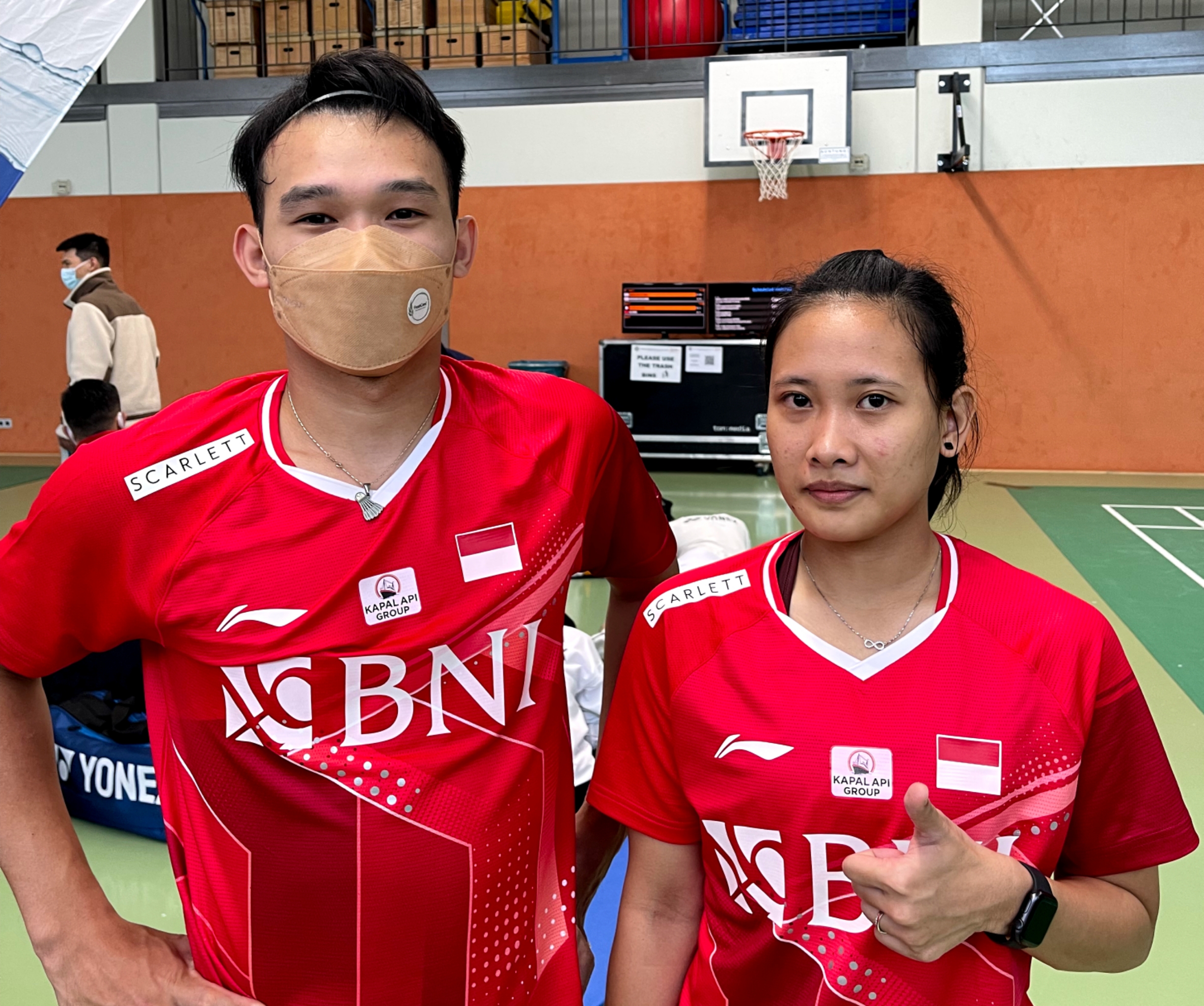 DUA pasangan ganda campuran Indonesia Rinov/Pitha dan dnan Adnan /Mychelle melaju ke babak perempat final turnamen bulutangkis 