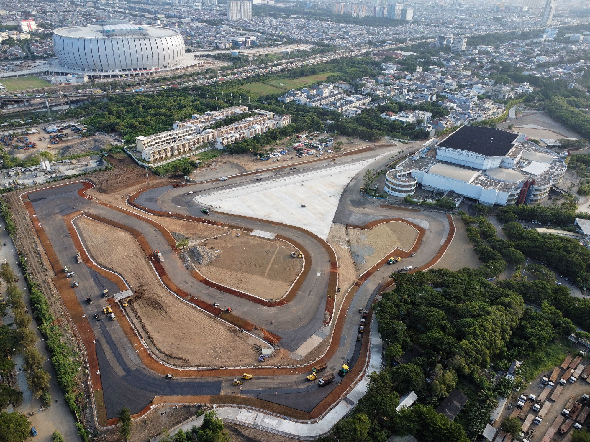Foto udara sirkuit untuk perhelatan Formula E di Ancol, Jakarta.