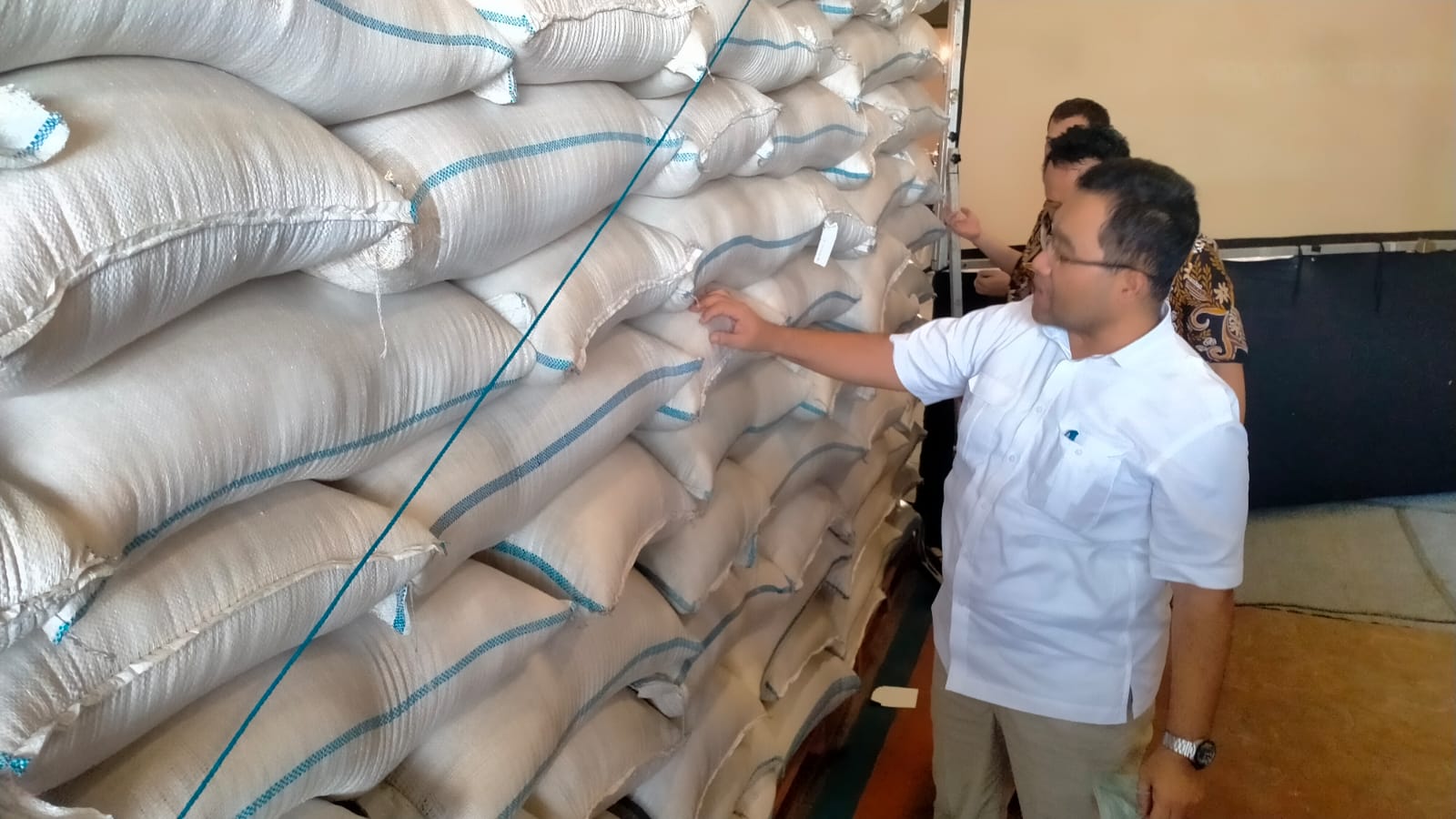 Anggota DPR RI Komisi IV mengunjung Gudang Bulog Randu Garut, Semarang