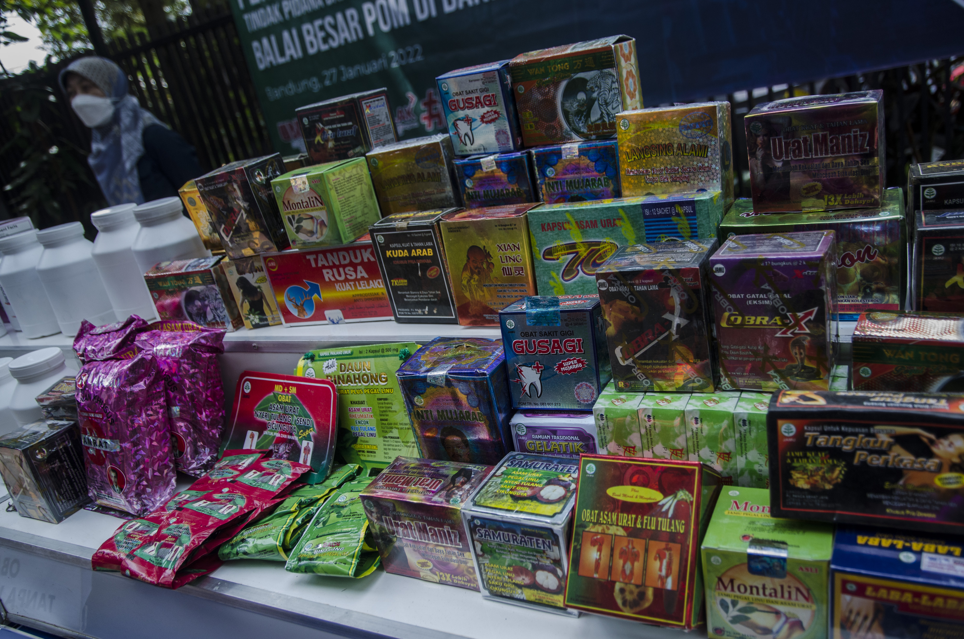 Ilustrasi; hasil operasi BPOM mengamankan puluhan obat ilegal di pasaran.