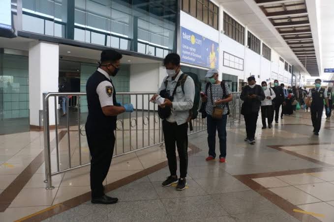 Luhut Sebut Bandara Juanda Siap Terima Turis Asing 