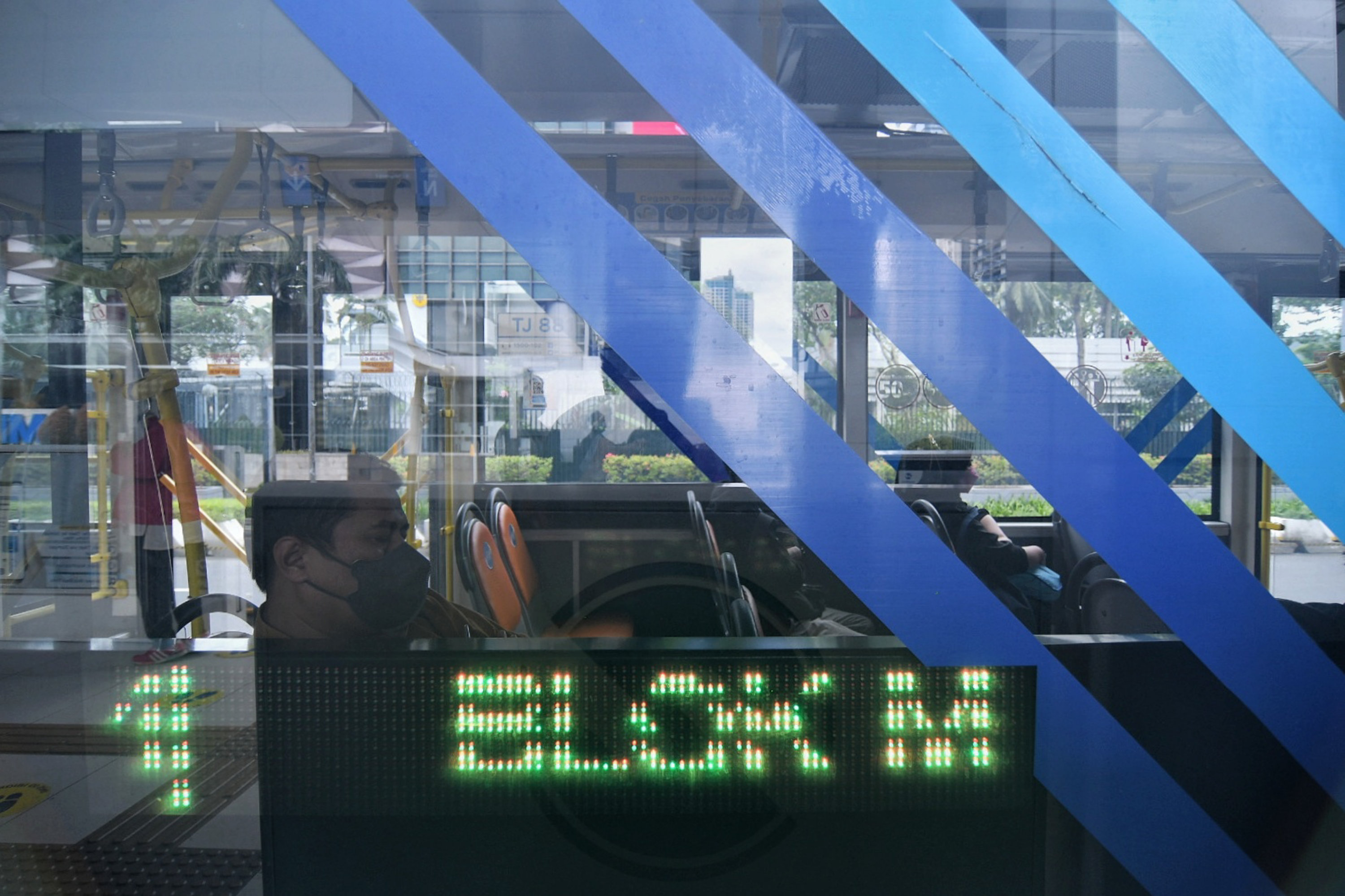 Ilustrasi: Penumpang TransJakarta