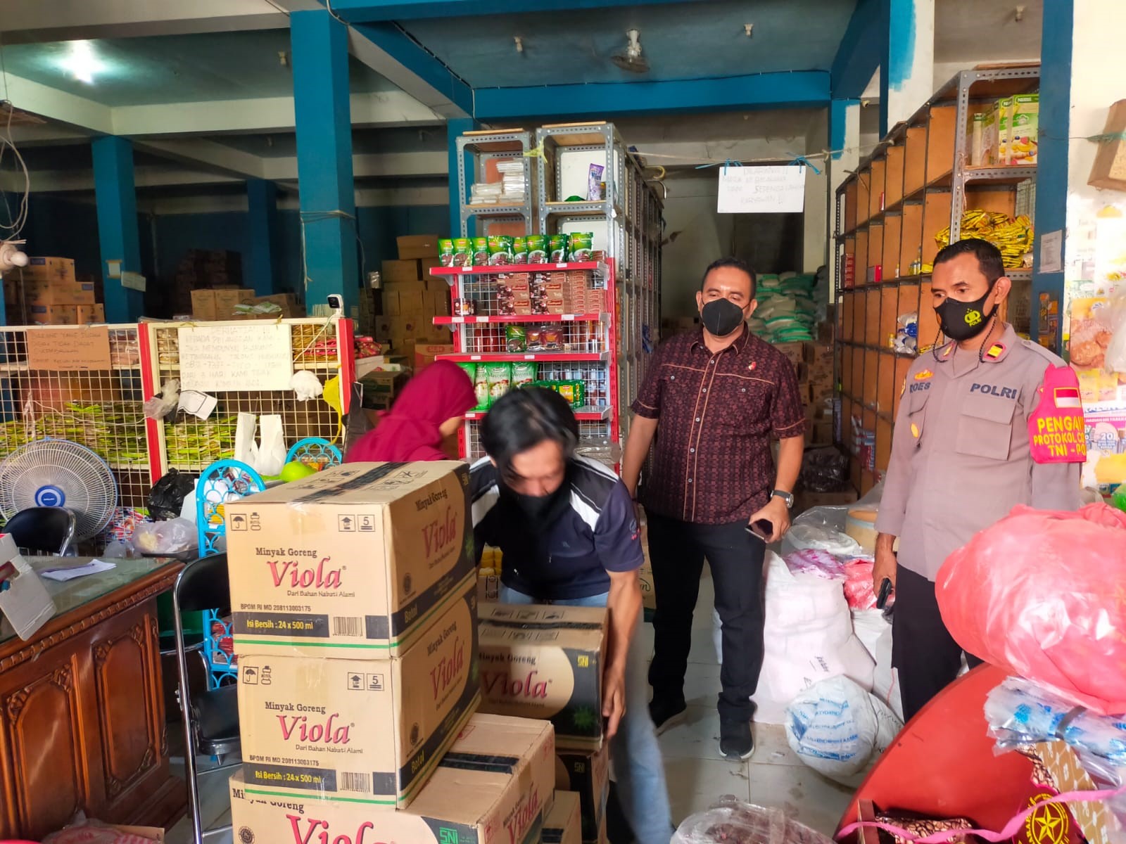 Minyak Goreng Hasil Sitaan Didistribusikan ke Pasar Palu