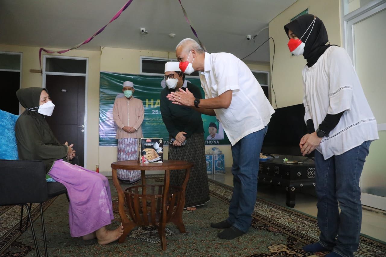 Gubernur Jateng Ganjar Pranowo dan istri bersilaturahim ke Pondok Pesantren Syaikh Zainuddin NW Anjani, Lombok Timur, Nusa Tenggara Barat, S