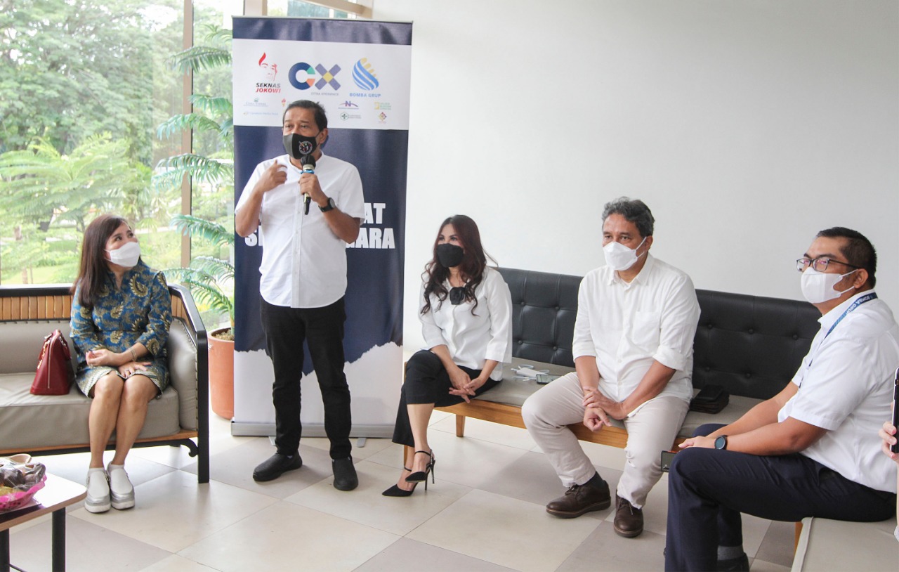 Seknas Jokowi menggelar vaksinasi dosis booster di Kemayoran, Jakarta Pusat.