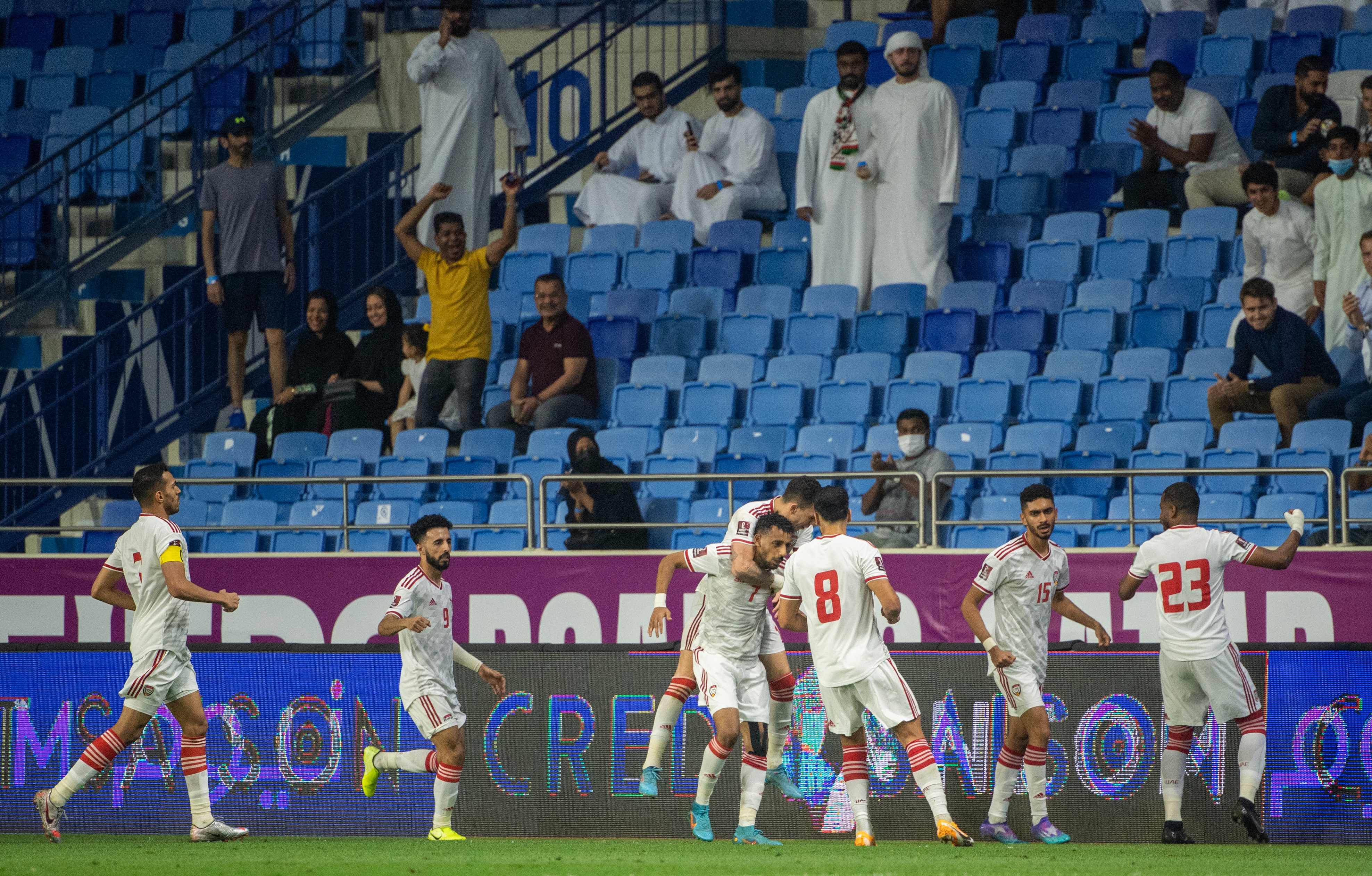 Para pemain UEA melakukan selebrasi usai mencetak gol ke gawang Korsel di laga kualifikasi Piala Dunia 2022.
