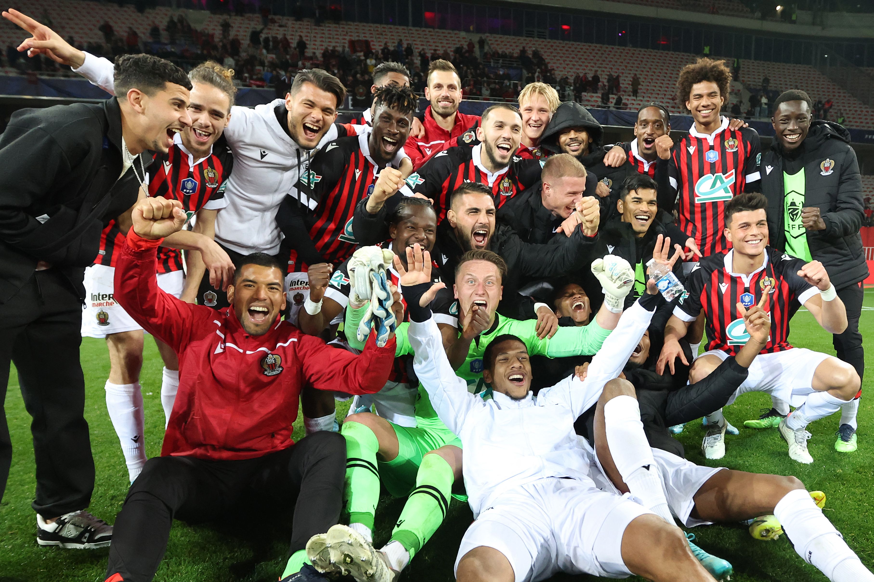 Para pemain Nice merayakan keberhasilan mereka lolos ke final Coupe de France usai mengalahkan Versailles.