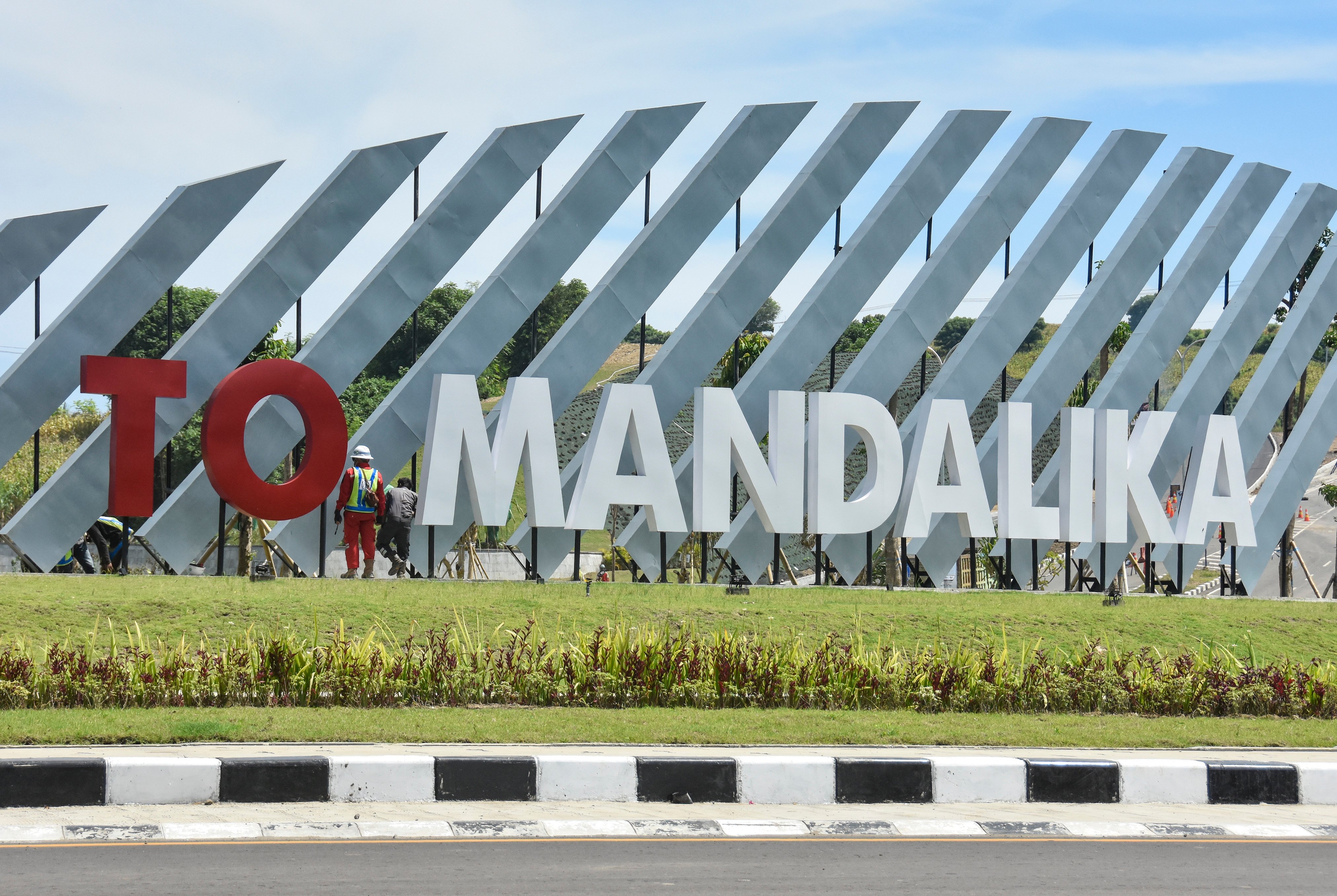 Taman Bundaran Sunggung di Desa Mertak, Kecamatan Pujut, Praya, Lombok Tengah, NTB, Senin (14/3/2022)