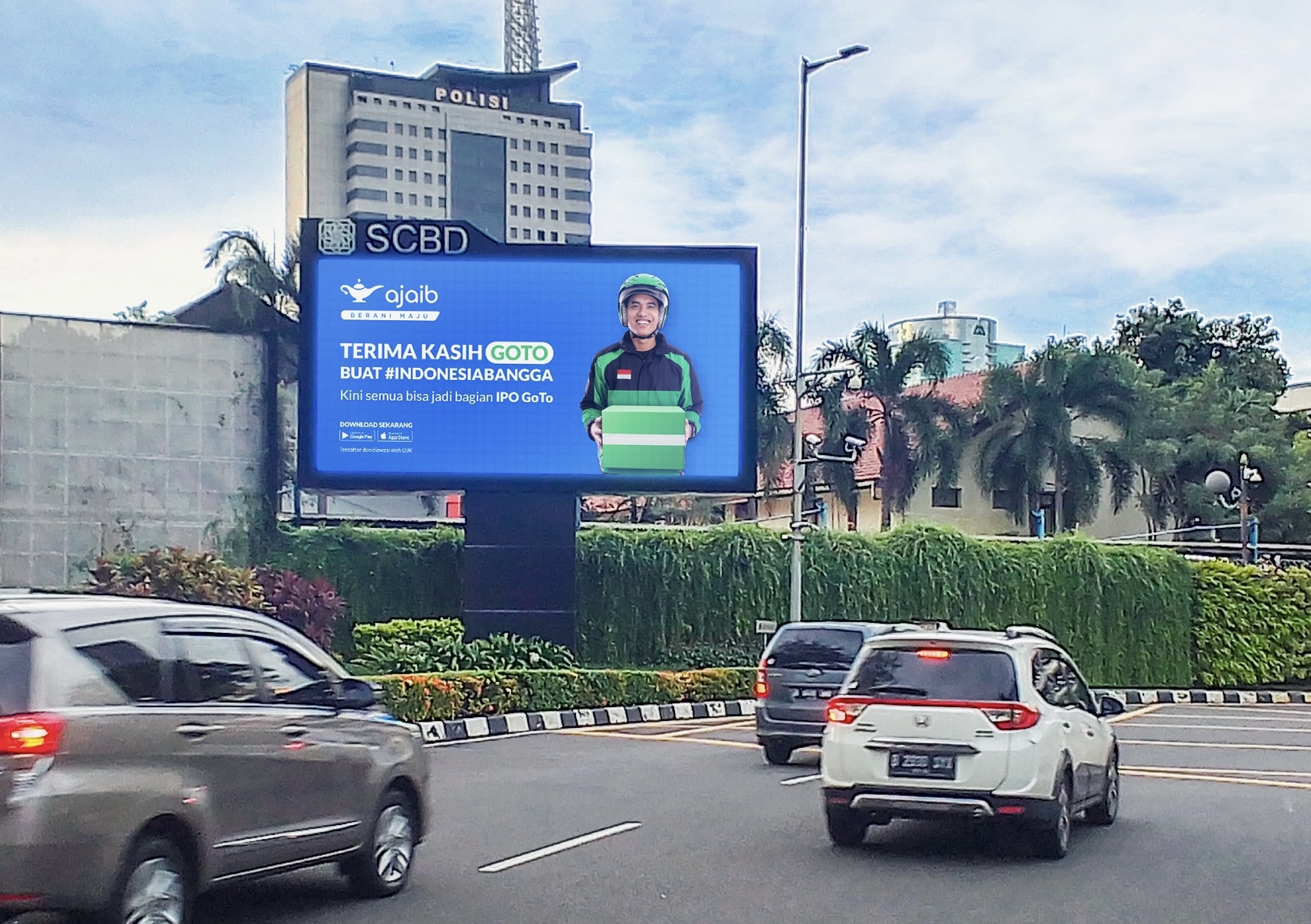 Papan iklan mengenai IPO GoTo