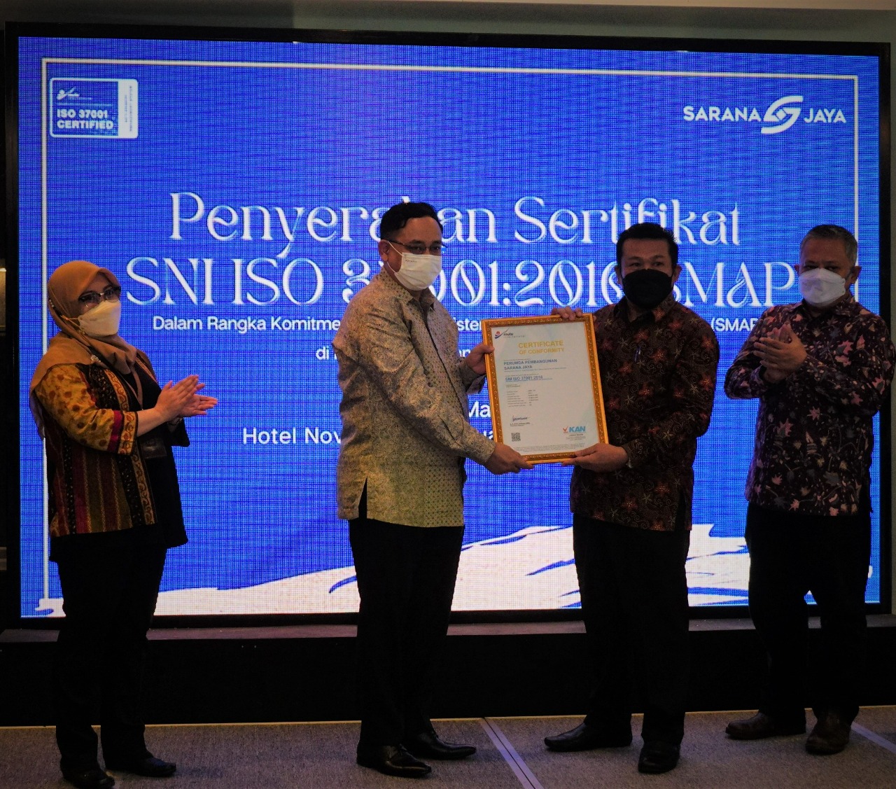  Perumda Pembangunan Sarara jaya menerima sertifikat Sistem Manajemen Anti Penyuapan (SMAP) SNI ISO 37001:2016.