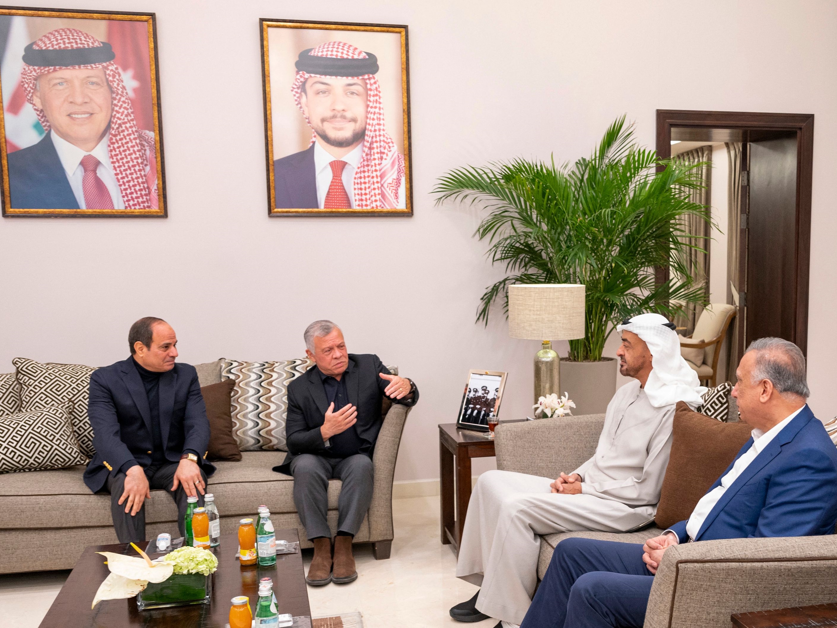 (Dari kiri) Presiden Mesir Abdel Fattah al-Sisi, Raja Yordania Abdullah II, Putra Mahkota Abu Dhabi Mohamed bin Zayed Al Nahyan, PM Irak.