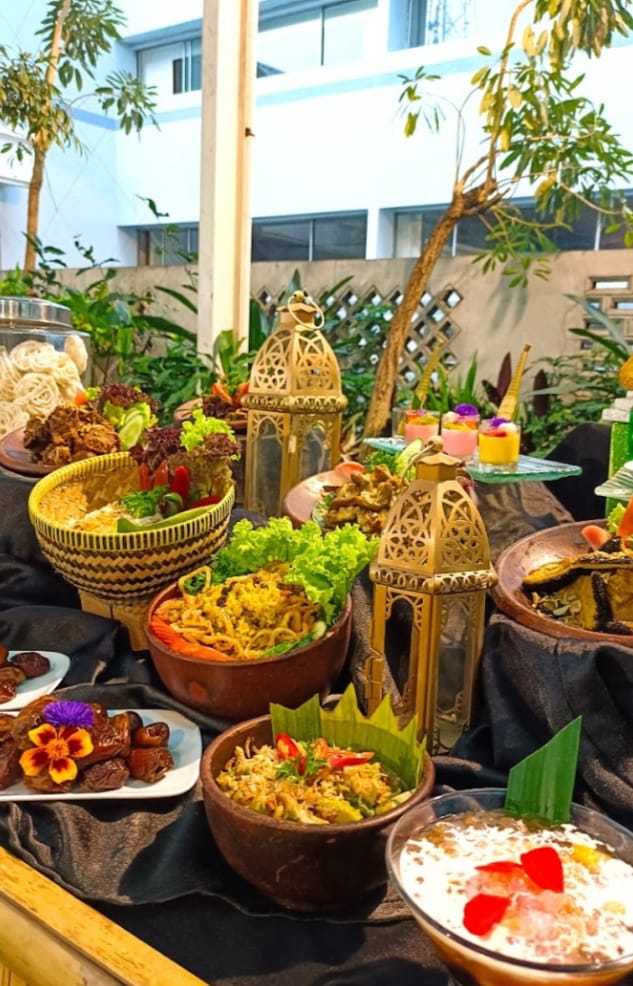 Berbagai sajian menu Ramadan disediakan di El Hotel Royale Bandung