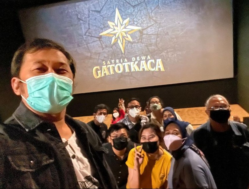 Sutradara Hanung Bramantyo (kiri depan)