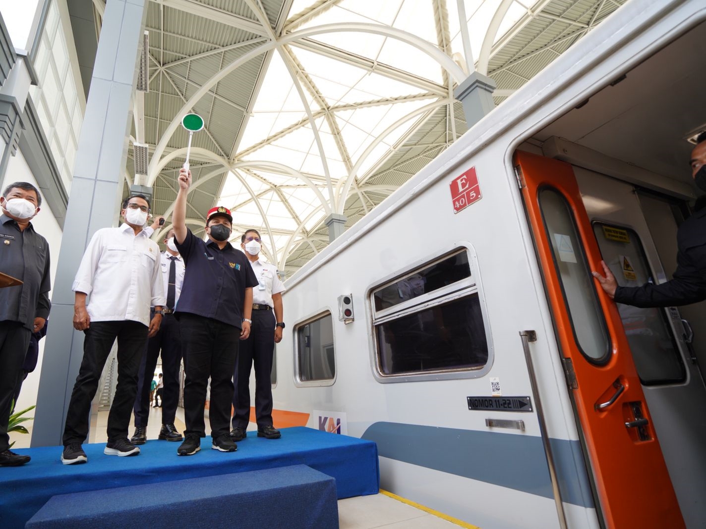 Harga tiket KA Ekonomi Baru Cikuray jalur Garut-Pasar Senen hanya berkisar Rp45.000. Estimasi waktu perjalanan yaitu 6 jam 28 menit. 