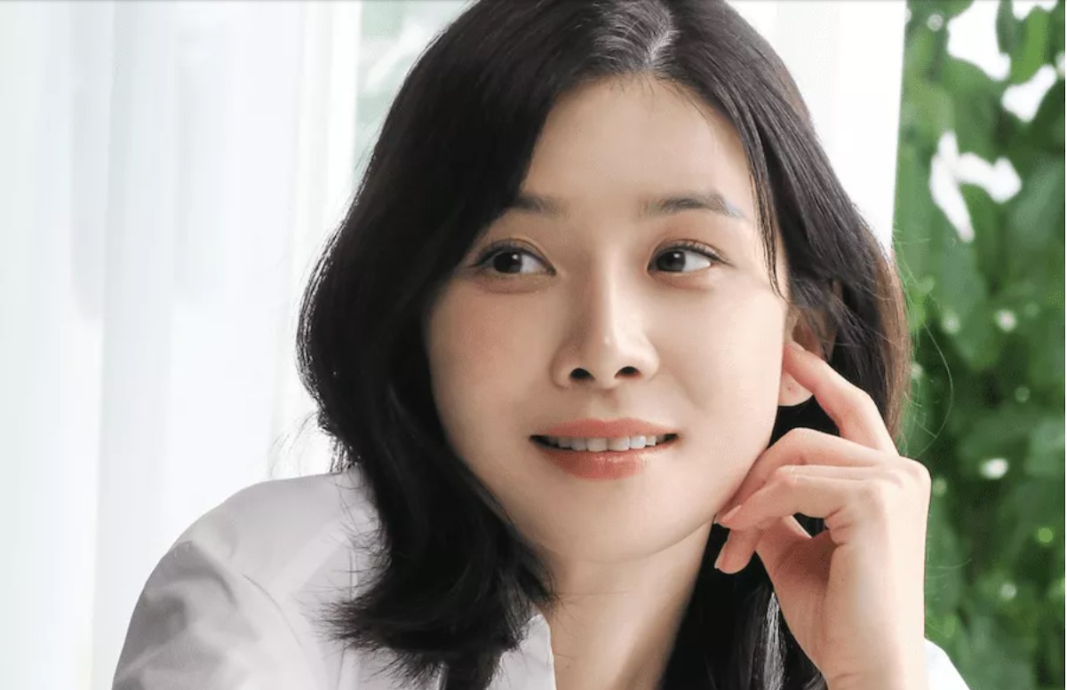 Lee Bo Young