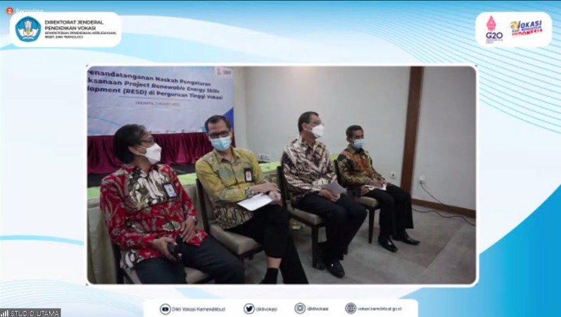 Kemendikbudristek menggandeng Kementerian ESDM dan swasta untuk mengembangkan inovasi energi terbarukan. 