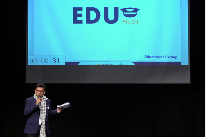 Kurniawan Wicaksono saat menyampaikan proyek sosialnya di The 5th Istanbul Youth Summit 2022.