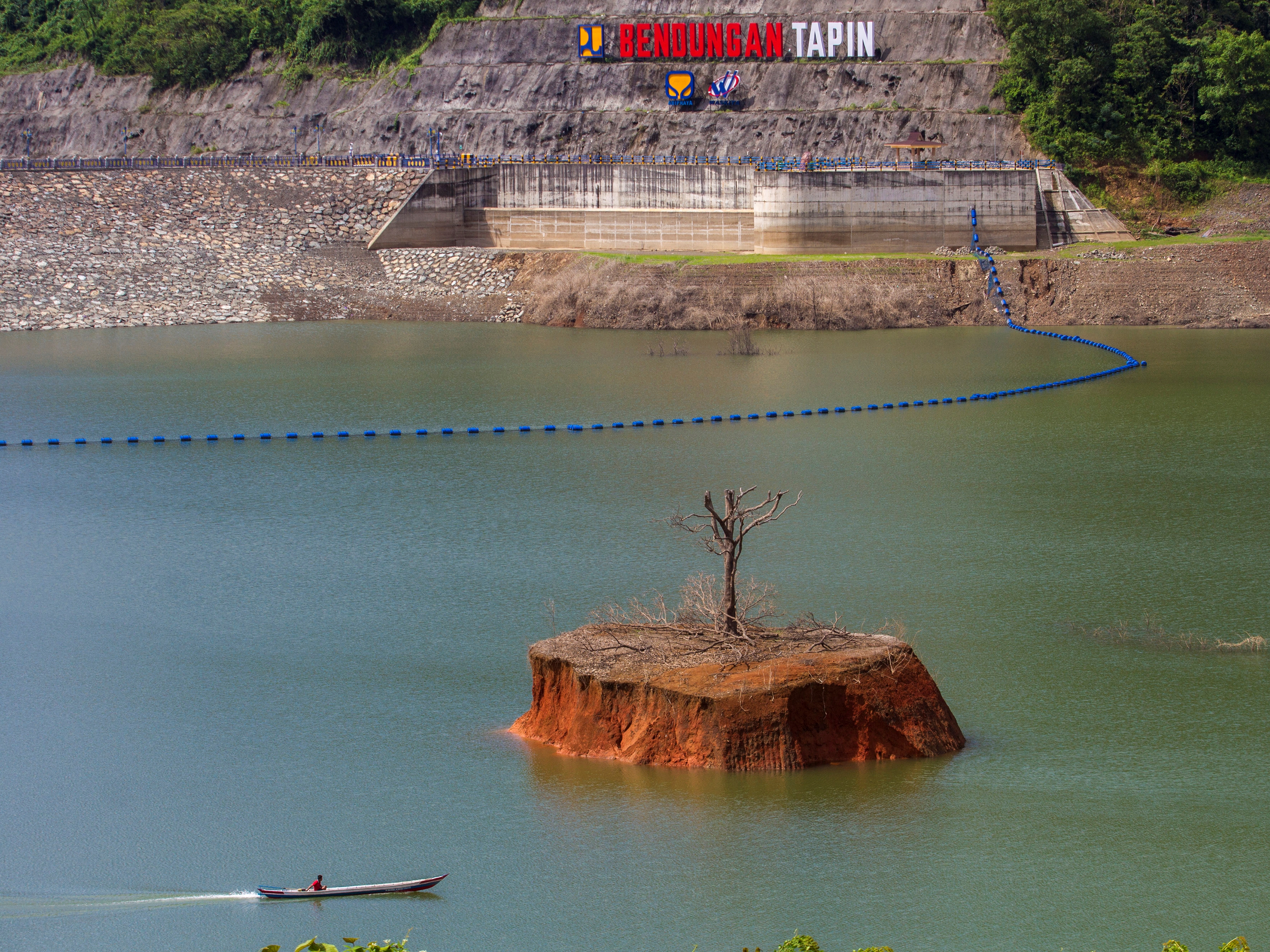 Bendungan Tapin.