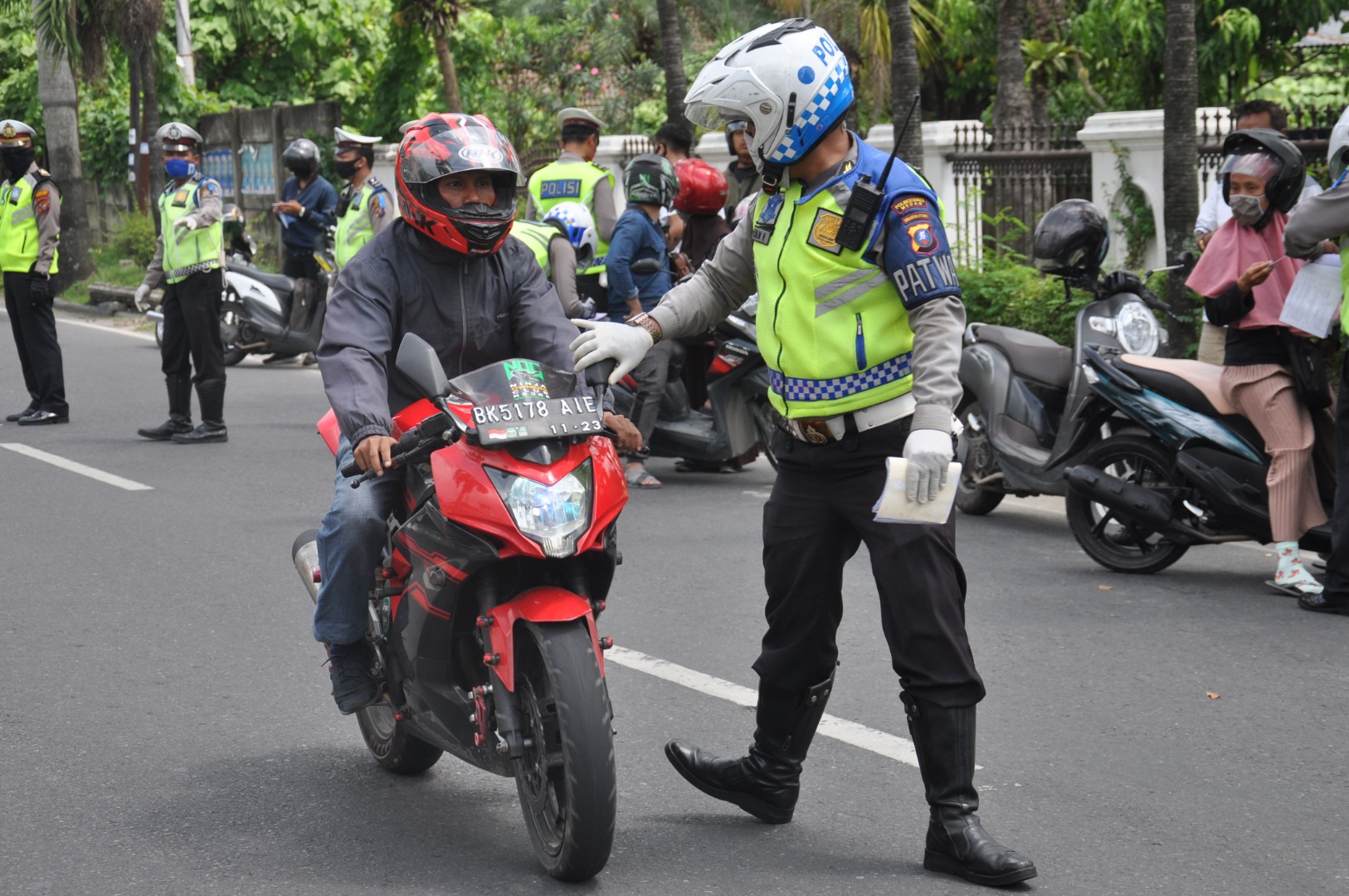 Ilustrasi operasi oleh polisi