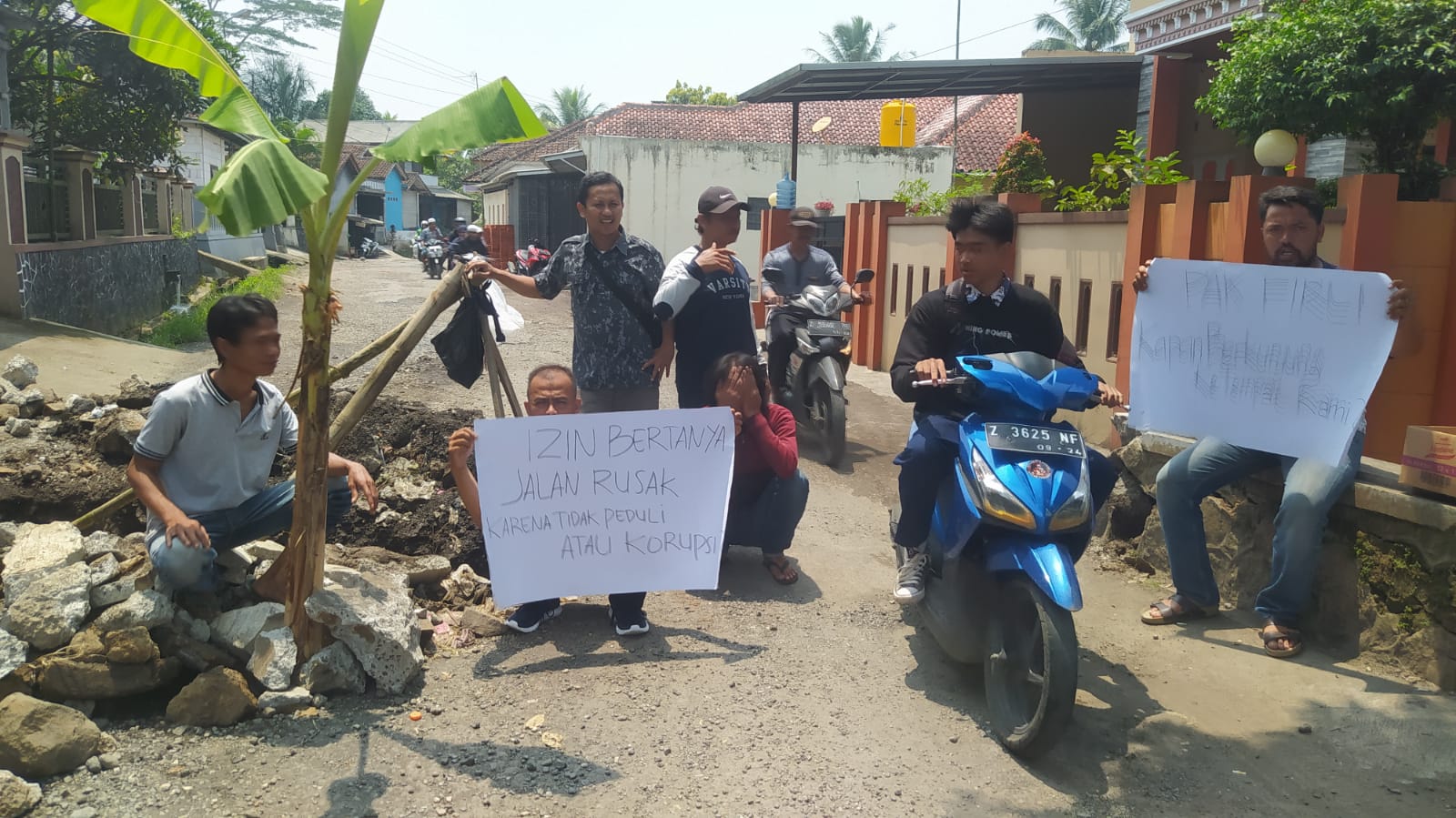 Kesal Jalan Rusak Warga Tasikmalaya Minta Firli Turun Tangan