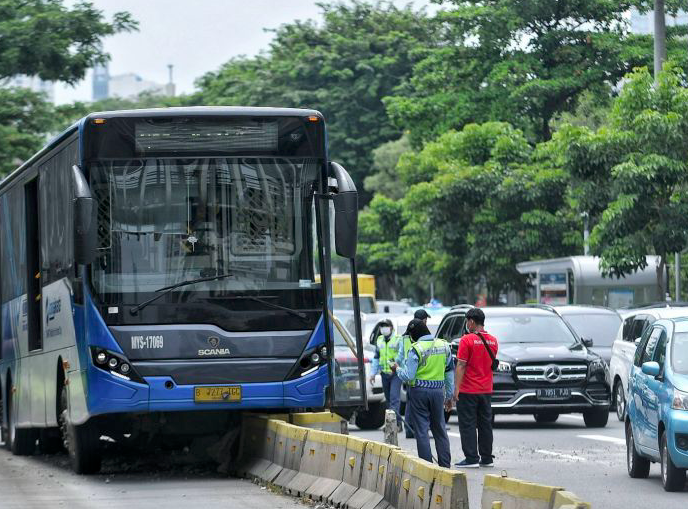 Laka Lantas, TransJakarta Tabrak Warga hingga Tewas di Jaksel