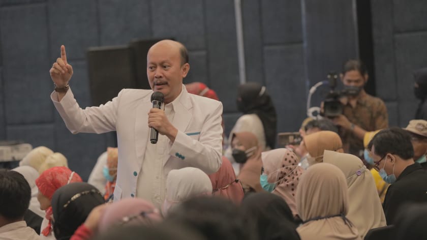 Dokter ahli biomedik dr. Sugeng Ibrahim, M.Biomed, pada seminar “Diabetes Terbukti Sembuh dengan Penerapan Konsep Karnus”. 