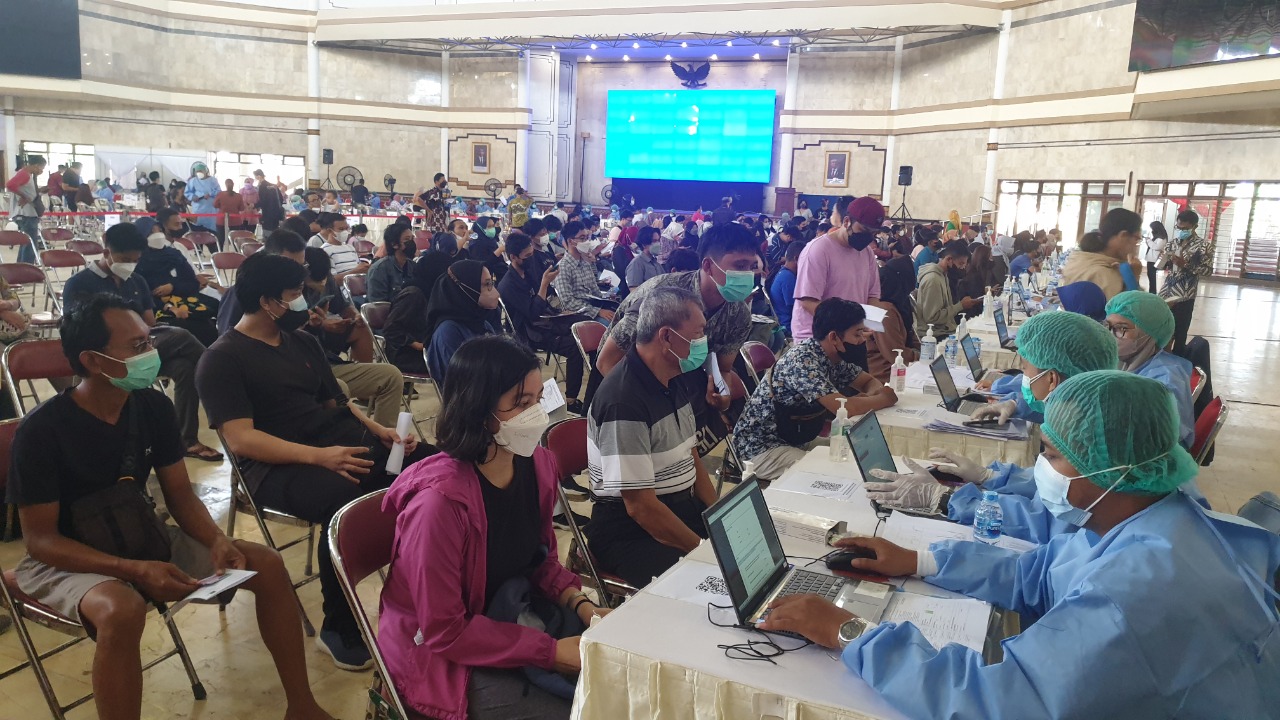 Binda DIY gencarkan vaksinasi booster di enam wilayah untuk menekan angka positivity rate Covid-19 ke bawah 5% sebelum lebaran.