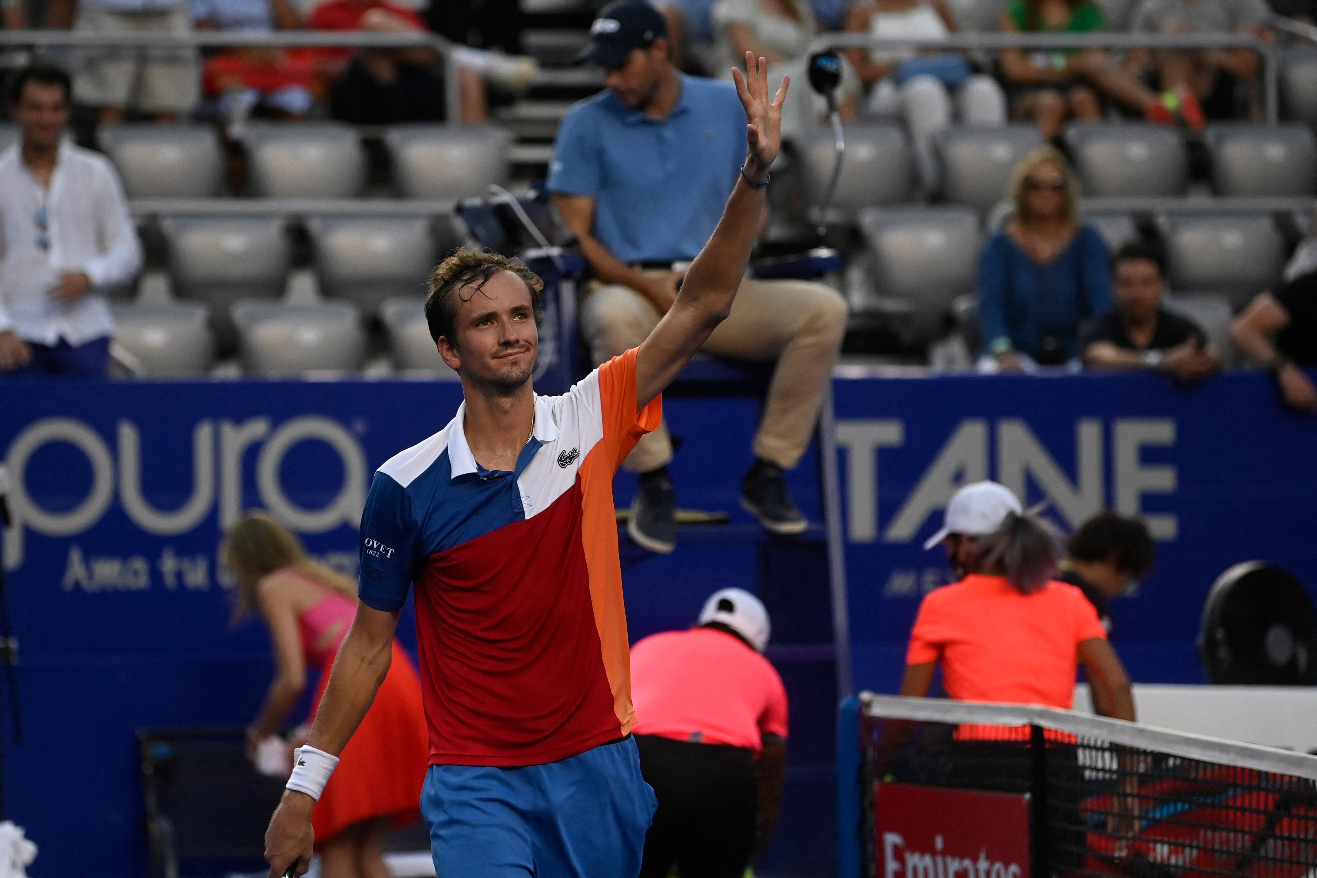  Petenis Rusia Daniil Medvedev selangkah lagi menjadi petenis peringkat satu dunia.