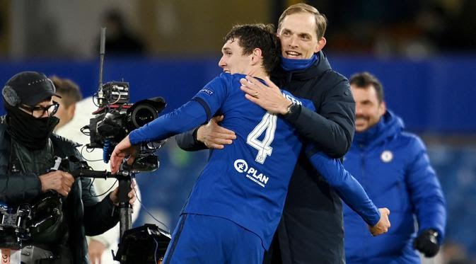 Pelatih Chelsea, Thomas Tuchel, merayakan kemenangan bersama Andreas Christensen 