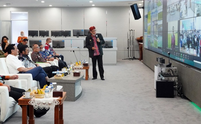  Menko Marves Luhut dan Mentan Syahrul menyapa petani dan penyuluh via AWR Kementan, Jumat (18/3/2022)