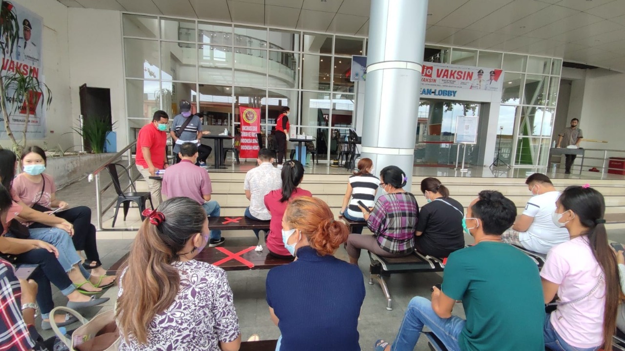 Badan Intelejen Negara Daerah Sulut akselerasi vaksinasi covid-19 dengan menargetkan202.770 dosis hingga akhir Maret 2022.